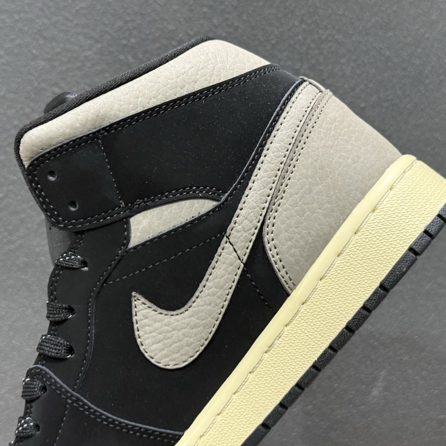 Jordan Air Jordan 1 Mid SE 棕黑色 IB7110-002
