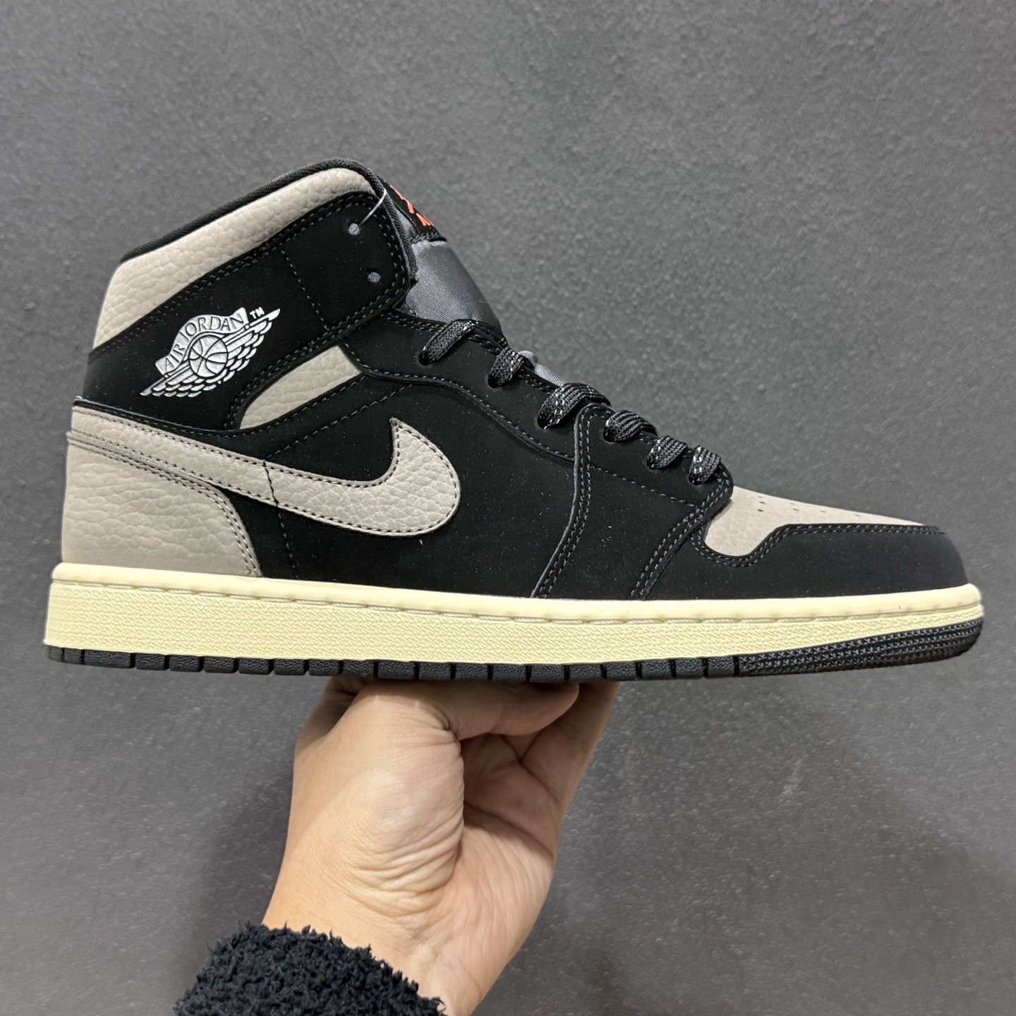 Jordan Air Jordan 1 Mid SE 棕黑色 IB7110-002