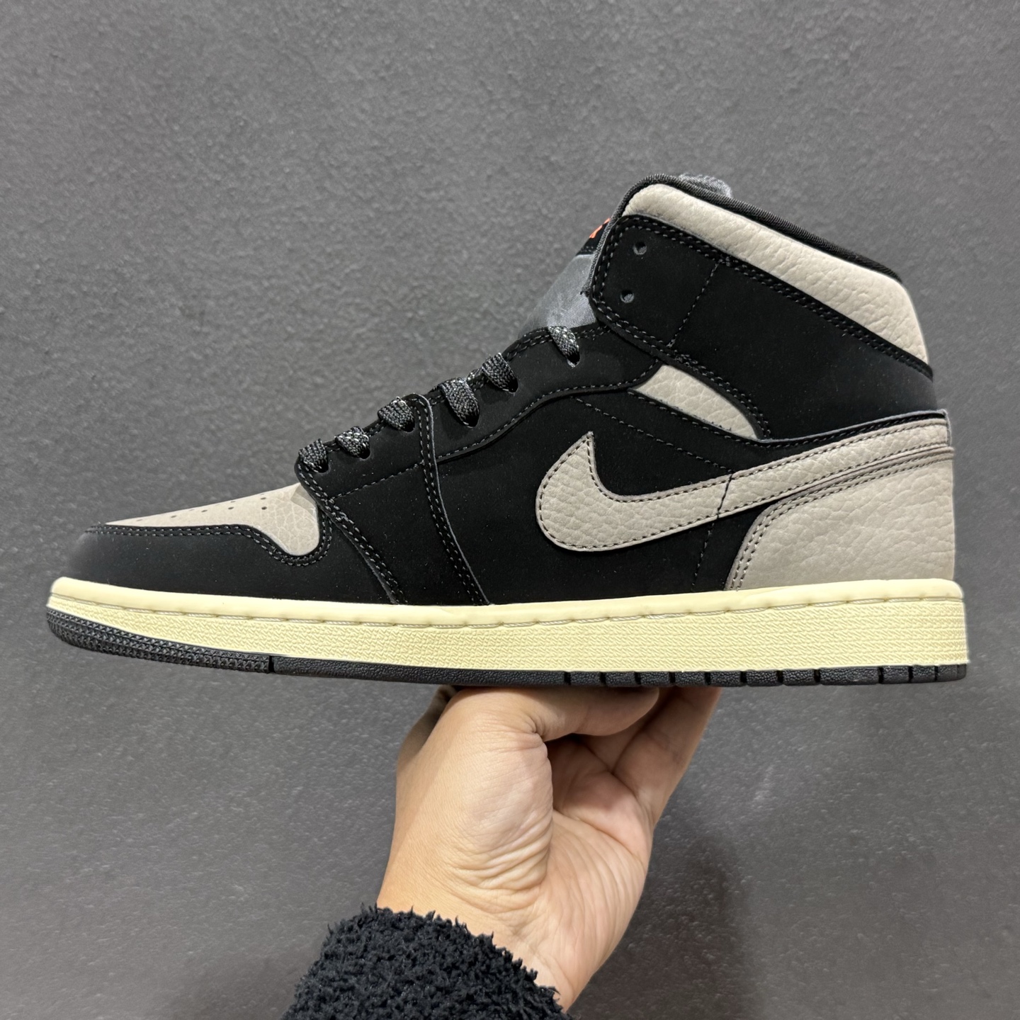 Jordan Air Jordan 1 Mid SE 棕黑色 IB7110-002