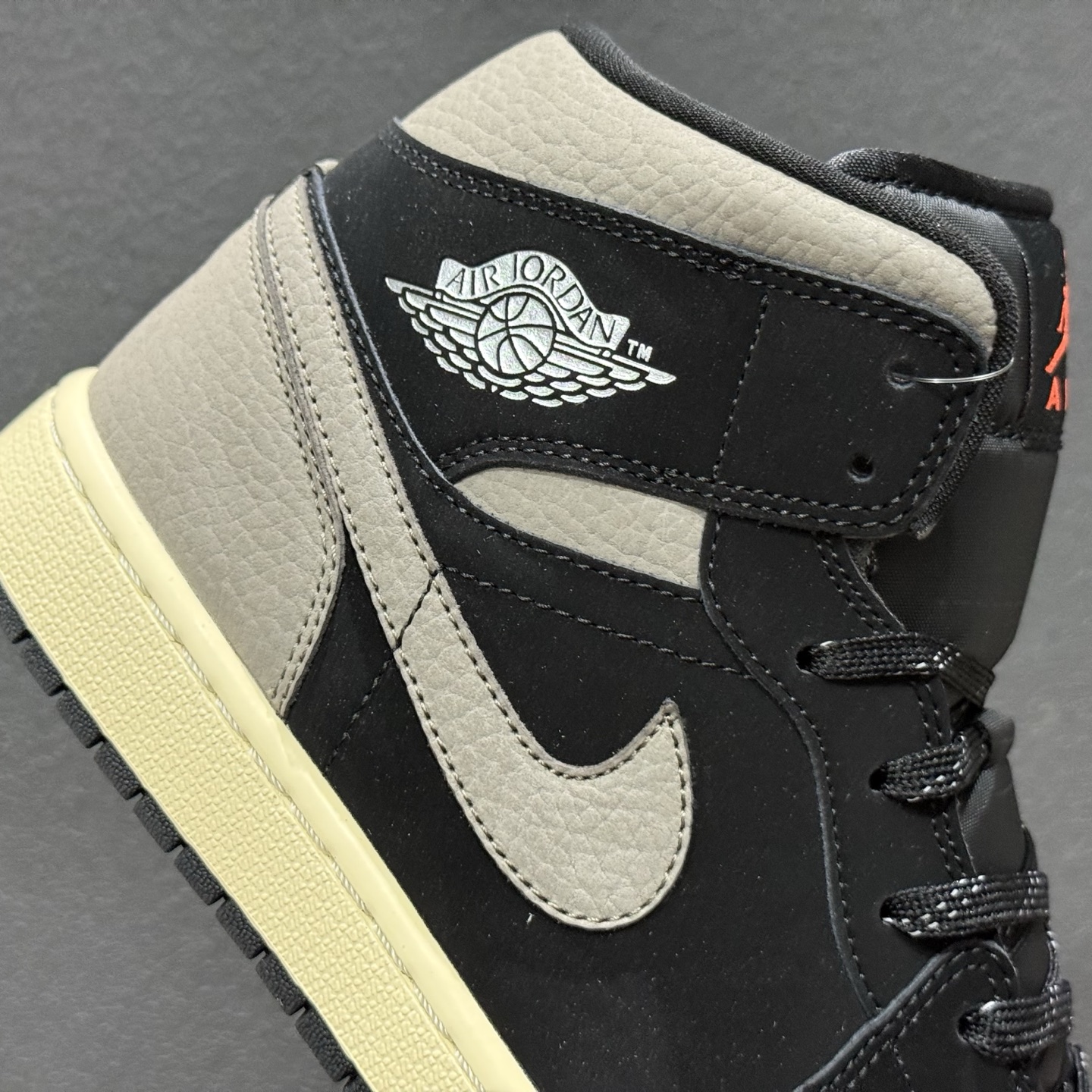 Jordan Air Jordan 1 Mid SE 棕黑色 IB7110-002