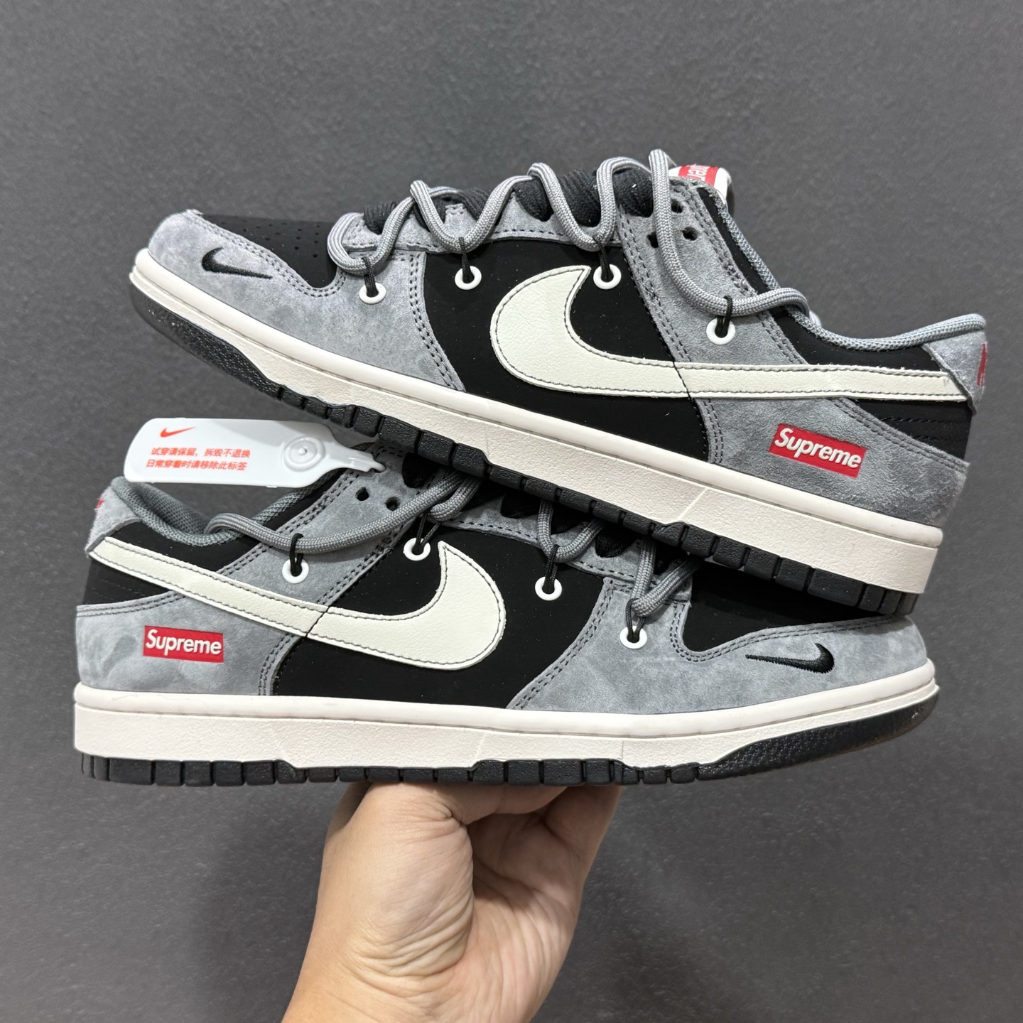 Supreme x Nike Dunk Low 灰黑猪八革绑带 JP2026-101 Supreme x Nike Dunk Low 灰黑猪八革绑带 JP2026-101