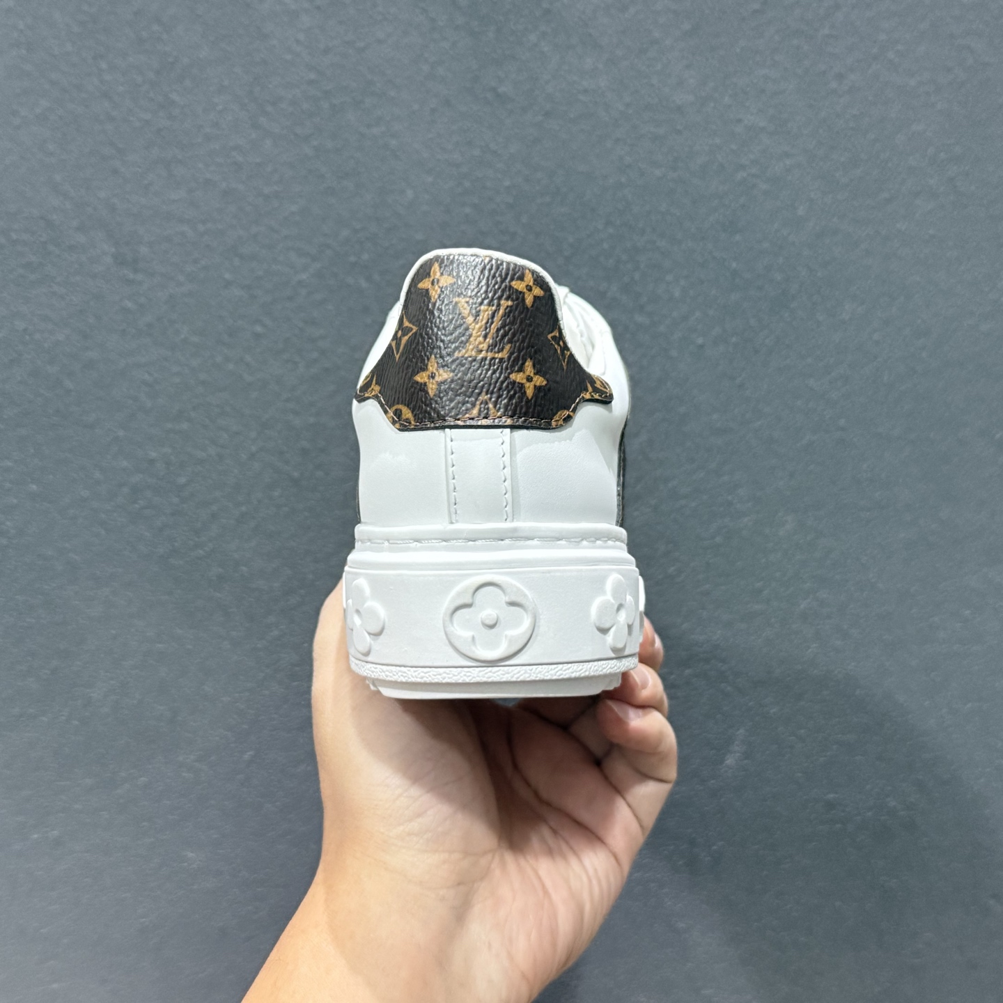 广奢高端货Louis Vuitton New Arrival系列 LV Time Out情侣小白鞋 广奢高端货Louis Vuitton New Arrival系列 LV Time Out情侣小白鞋