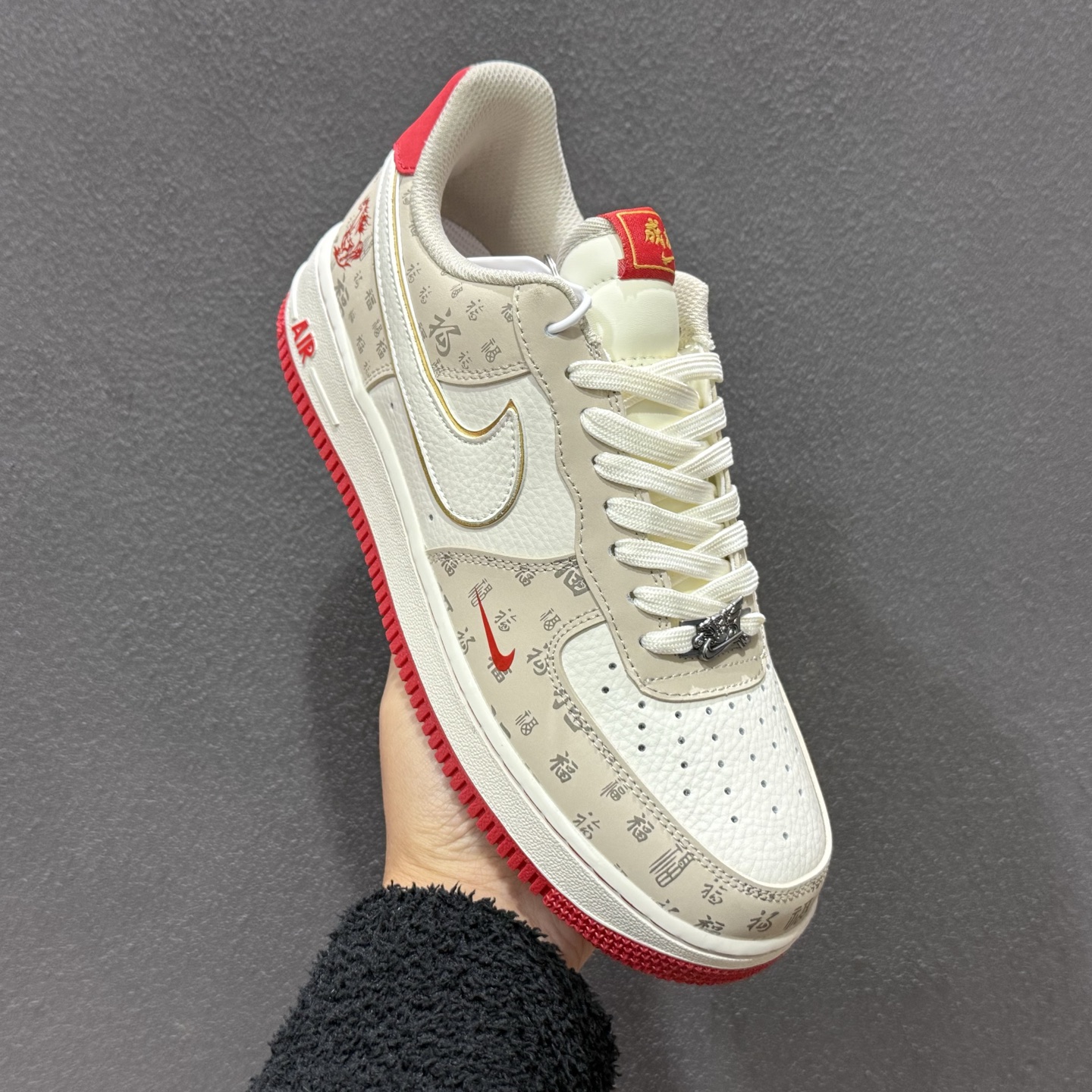 NIke Air Force 1 '07 Low “马年限定--福韵米红” 空军一号低帮 运动鞋 NH0601-502-Top High Quatity Cheap Sneakers Fashion Clothing Clothes Bags handbags Shoes of all Brand wholesale With The best Quality And Beautiful Price from China Factory Chinese suppliers wholesaler seller NIke Air Force 1 '07 Low “马年限定--福韵米红” 空军一号低帮 运动鞋 NH0601-502