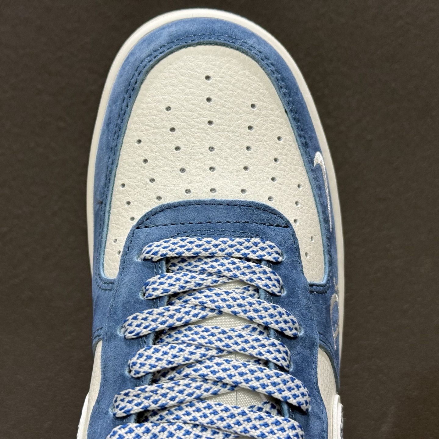 奢潮碰撞 经典重塑|Nike Air Force 1 Low x Dior联名定制款 当高奢顶流Dior遇上街头经典Nike Air Force 1 Low SS1979-010-Top High Quatity Cheap Sneakers Fashion Clothing Clothes Bags handbags Shoes of all Brand wholesale With The best Quality And Beautiful Price from China Factory Chinese suppliers wholesaler seller 奢潮碰撞 经典重塑|Nike Air Force 1 Low x Dior联名定制款 当高奢顶流Dior遇上街头经典Nike Air Force 1 Low SS1979-010
