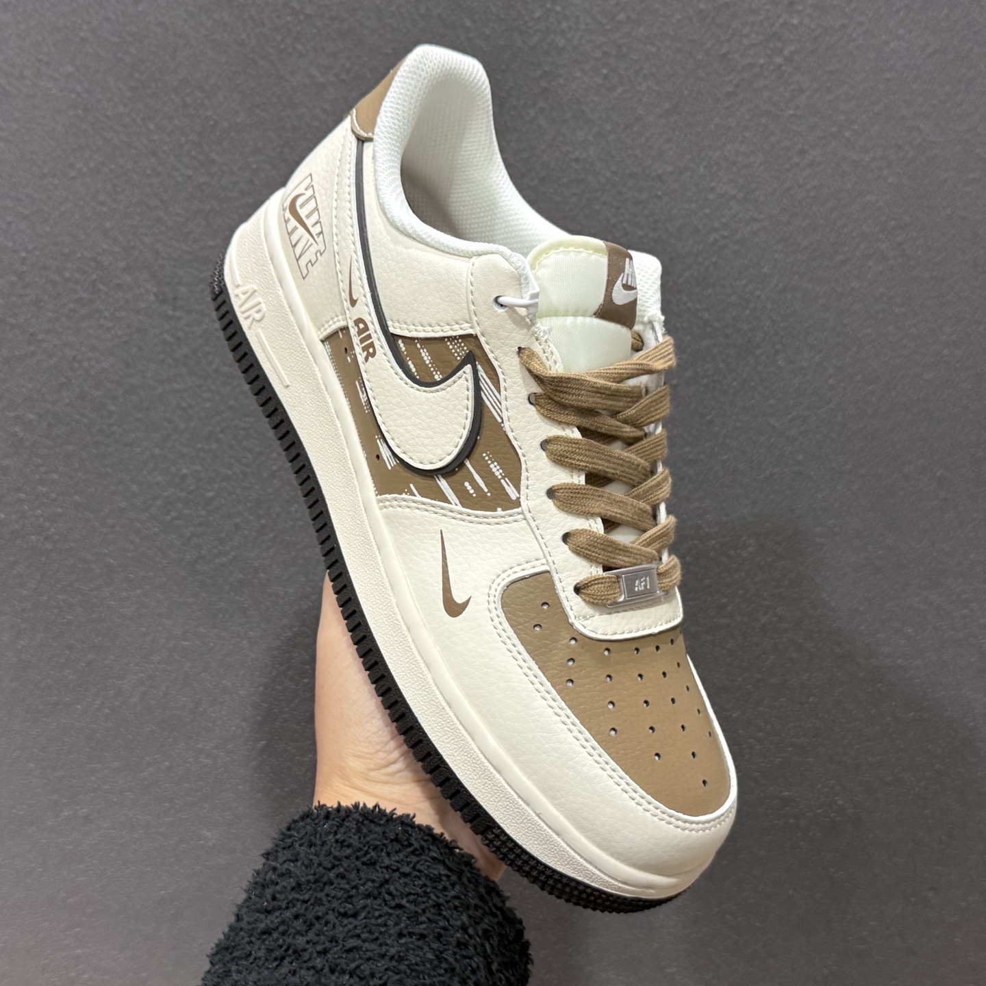 高端定制Nike Air Force 1 '07 Low “NIKE联名------米白棕” 高端定制 低帮休闲板鞋 XD9314-618-High Quatity Cheap Brand wholesale wholesaler seller Clothes Bags handbags Sneakers Top Fashion Clothing Shoes from China Factory Chinese suppliers best Quality Beautiful Price 高端定制Nike Air Force 1 '07 Low “NIKE联名------米白棕” 高端定制 低帮休闲板鞋 XD9314-618