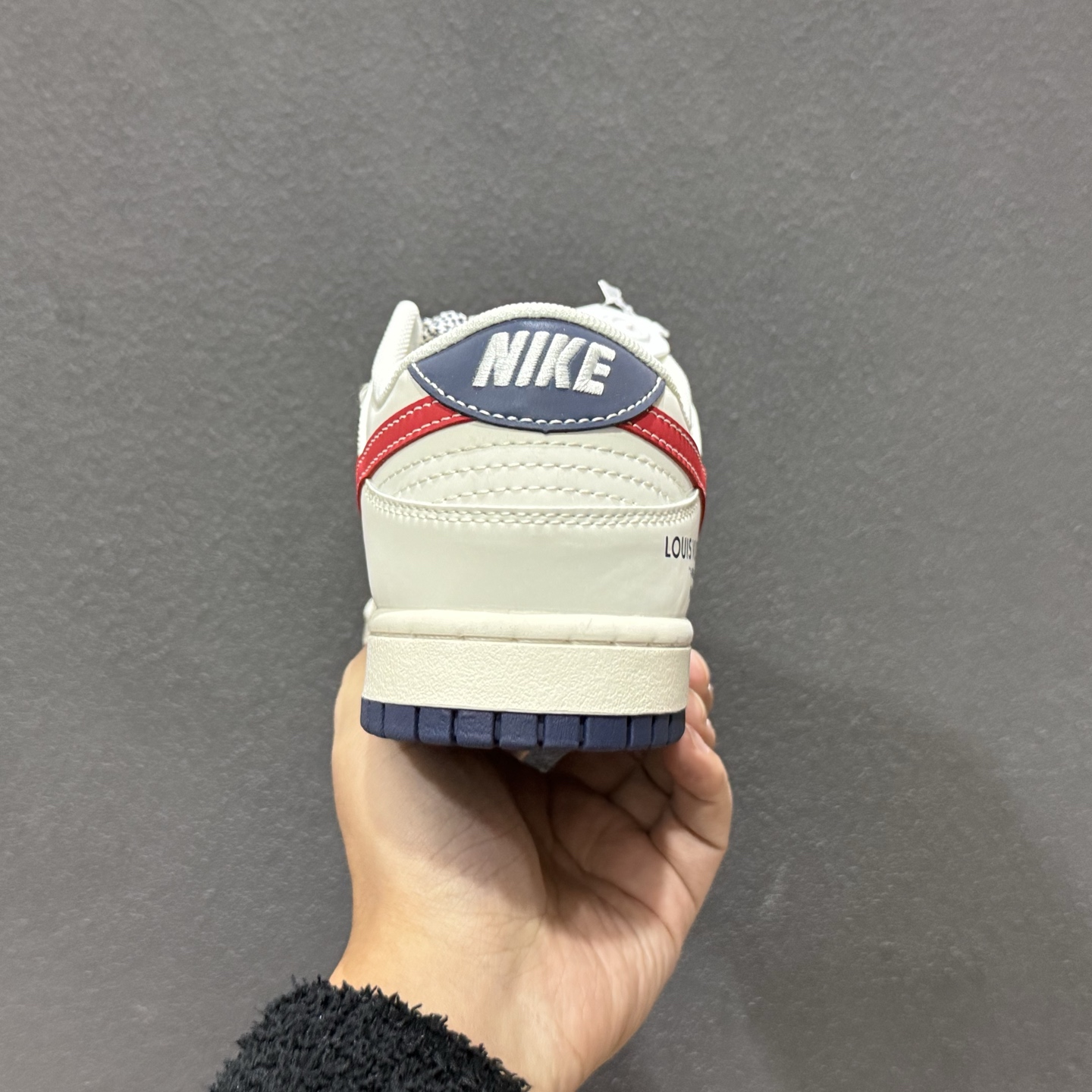 独家实拍Nike SB Dunk Low LV联名 马年限定 周年高端定制 低帮休闲板鞋 JJ3508-563-High Quatity Cheap Brand wholesale wholesaler seller Clothes Bags handbags Sneakers Top Fashion Clothing Shoes from China Factory Chinese suppliers best Quality Beautiful Price 独家实拍Nike SB Dunk Low LV联名 马年限定 周年高端定制 低帮休闲板鞋 JJ3508-563