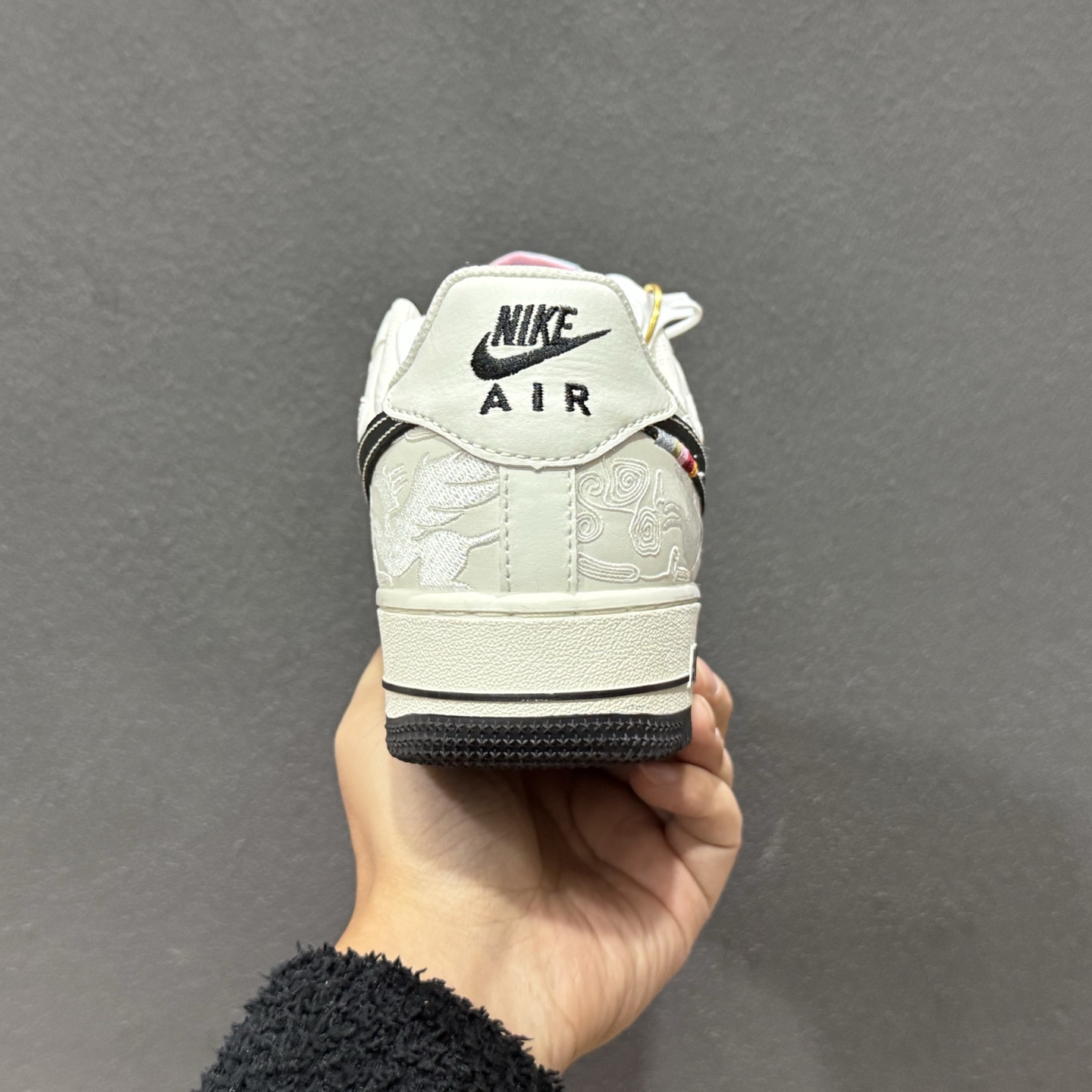 2026年爆款限量发售 NIke Air Force 1 '07 Low “马年限定——经典黑飞马”空军一号 低帮 运动鞋 DD1982-347-High Quatity Cheap Brand wholesale wholesaler seller Clothes Bags handbags Sneakers Top Fashion Clothing Shoes from China Factory Chinese suppliers best Quality Beautiful Price 2026年爆款限量发售 NIke Air Force 1 '07 Low “马年限定——经典黑飞马”空军一号 低帮 运动鞋 DD1982-347