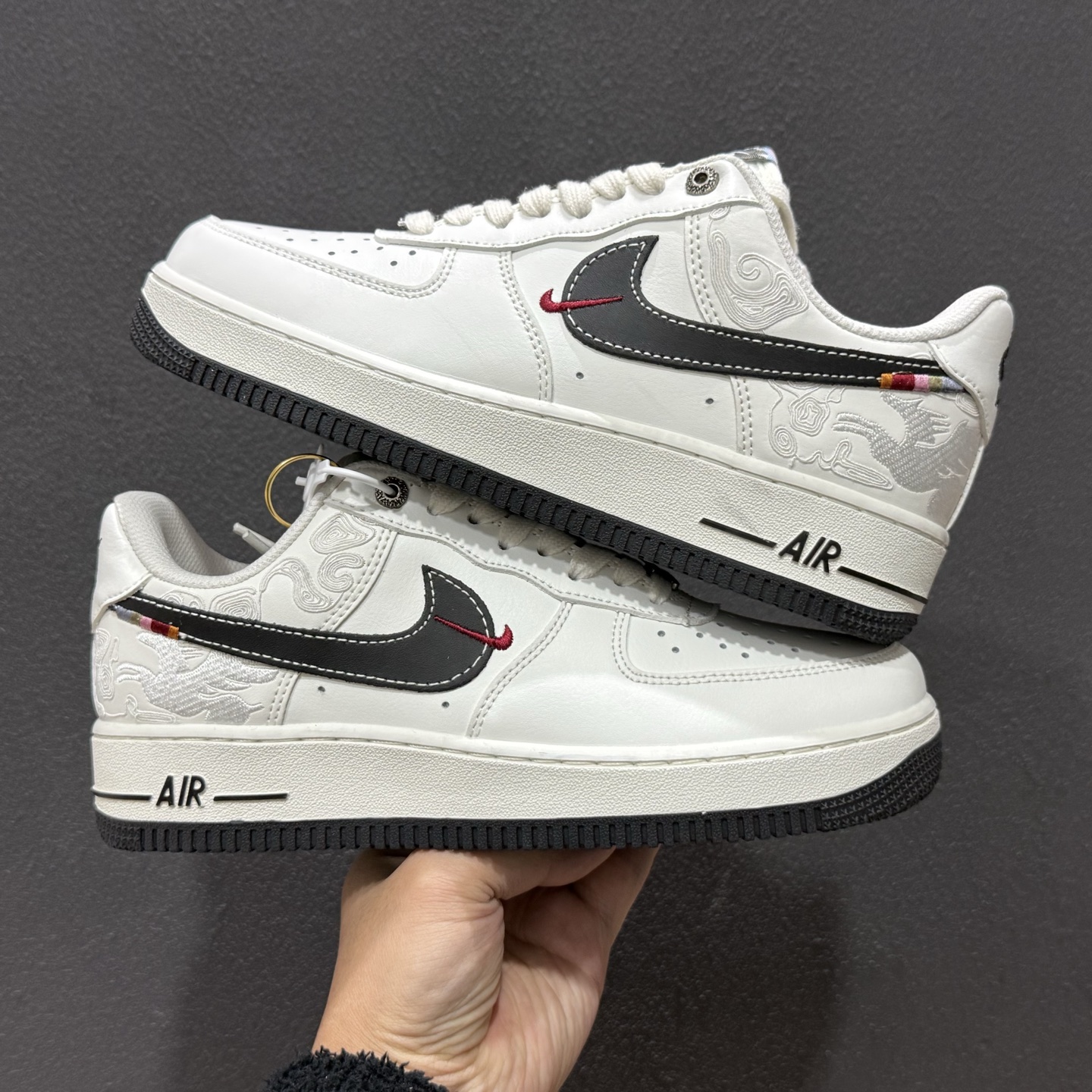 2026年爆款限量发售 NIke Air Force 1 '07 Low “马年限定——经典黑飞马”空军一号 低帮 运动鞋 DD1982-347-High Quatity Cheap Brand wholesale wholesaler seller Clothes Bags handbags Sneakers Top Fashion Clothing Shoes from China Factory Chinese suppliers best Quality Beautiful Price 2026年爆款限量发售 NIke Air Force 1 '07 Low “马年限定——经典黑飞马”空军一号 低帮 运动鞋 DD1982-347