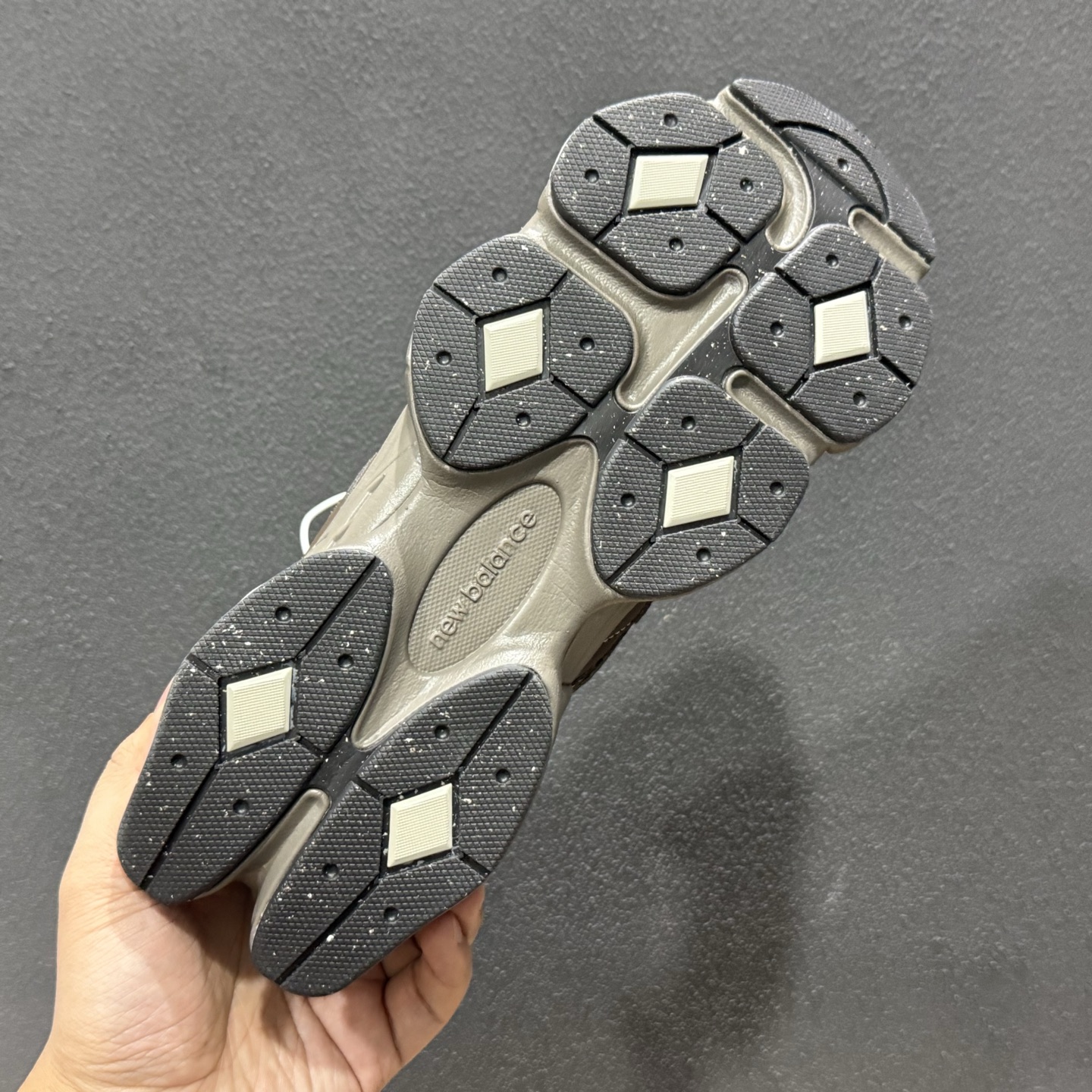 240 New Balance NB9060 联名款 复古休闲运动慢跑鞋 U9060AUB-Chinese UA Cheap High Quatity Brand Clothes Bags handbags Sneakers wholesale wholesaler seller from China Factory suppliers Fashion Clothing Shoes best Quality Beautiful Price 240 New Balance NB9060 联名款 复古休闲运动慢跑鞋 U9060AUB