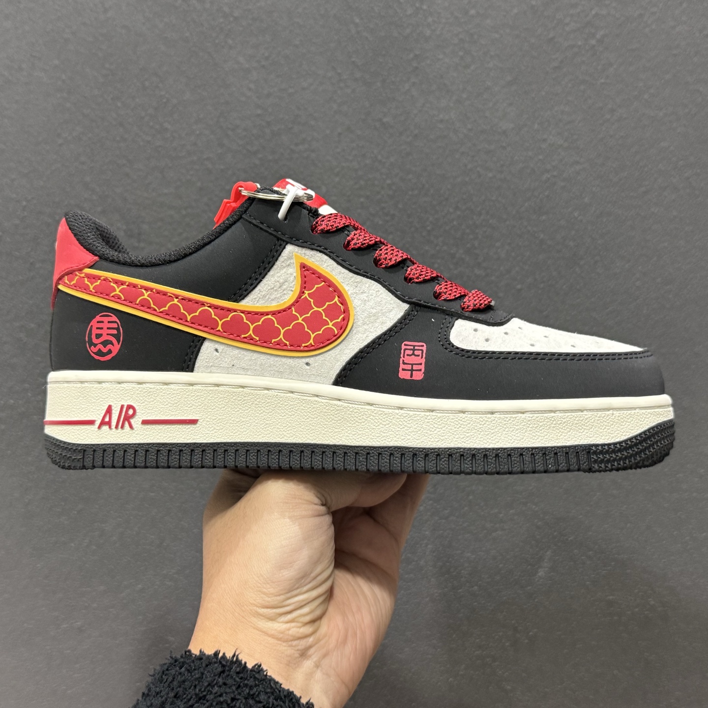 260 NIke Air Force 1 '07 Low “马年限定-汗血宝马”空军一号 低帮 运动鞋 HT5088-612-Chinese UA Cheap High Quatity Brand Clothes Bags handbags Sneakers wholesale wholesaler seller from China Factory suppliers Fashion Clothing Shoes best Quality Beautiful Price 260 NIke Air Force 1 '07 Low “马年限定-汗血宝马”空军一号 低帮 运动鞋 HT5088-612