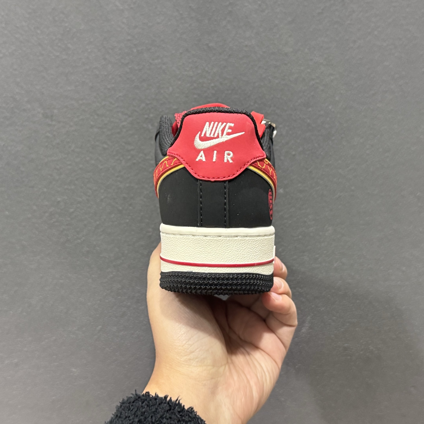 260 NIke Air Force 1 '07 Low “马年限定-汗血宝马”空军一号 低帮 运动鞋 HT5088-612-Chinese UA Cheap High Quatity Brand Clothes Bags handbags Sneakers wholesale wholesaler seller from China Factory suppliers Fashion Clothing Shoes best Quality Beautiful Price 260 NIke Air Force 1 '07 Low “马年限定-汗血宝马”空军一号 低帮 运动鞋 HT5088-612