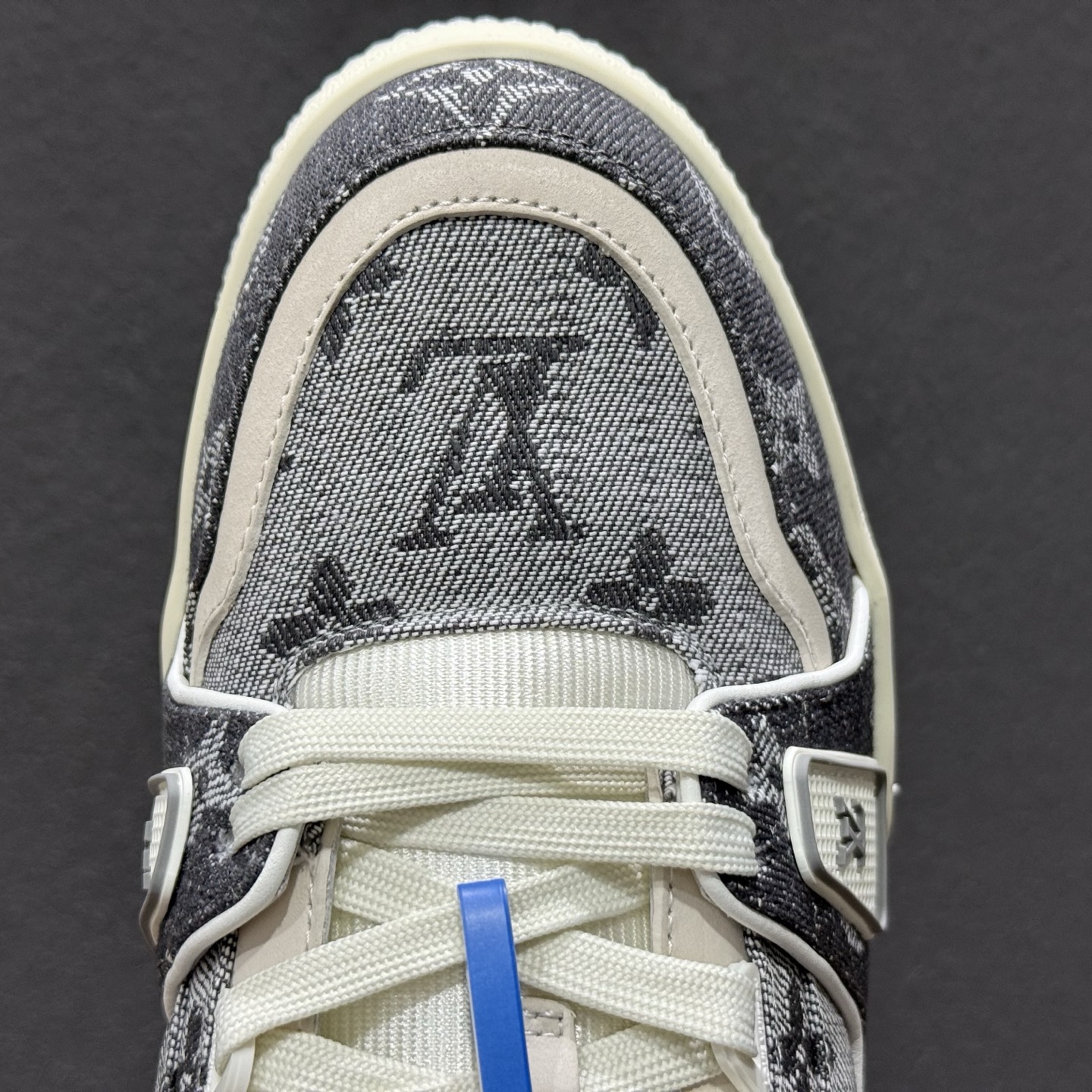 600 LOUIS VUITTON Trainer LV 路易威登 独家全新升级最新包装-Chinese UA Cheap High Quatity Brand Clothes Bags handbags Sneakers wholesale wholesaler seller from China Factory suppliers Fashion Clothing Shoes best Quality Beautiful Price 600 LOUIS VUITTON Trainer LV 路易威登 独家全新升级最新包装