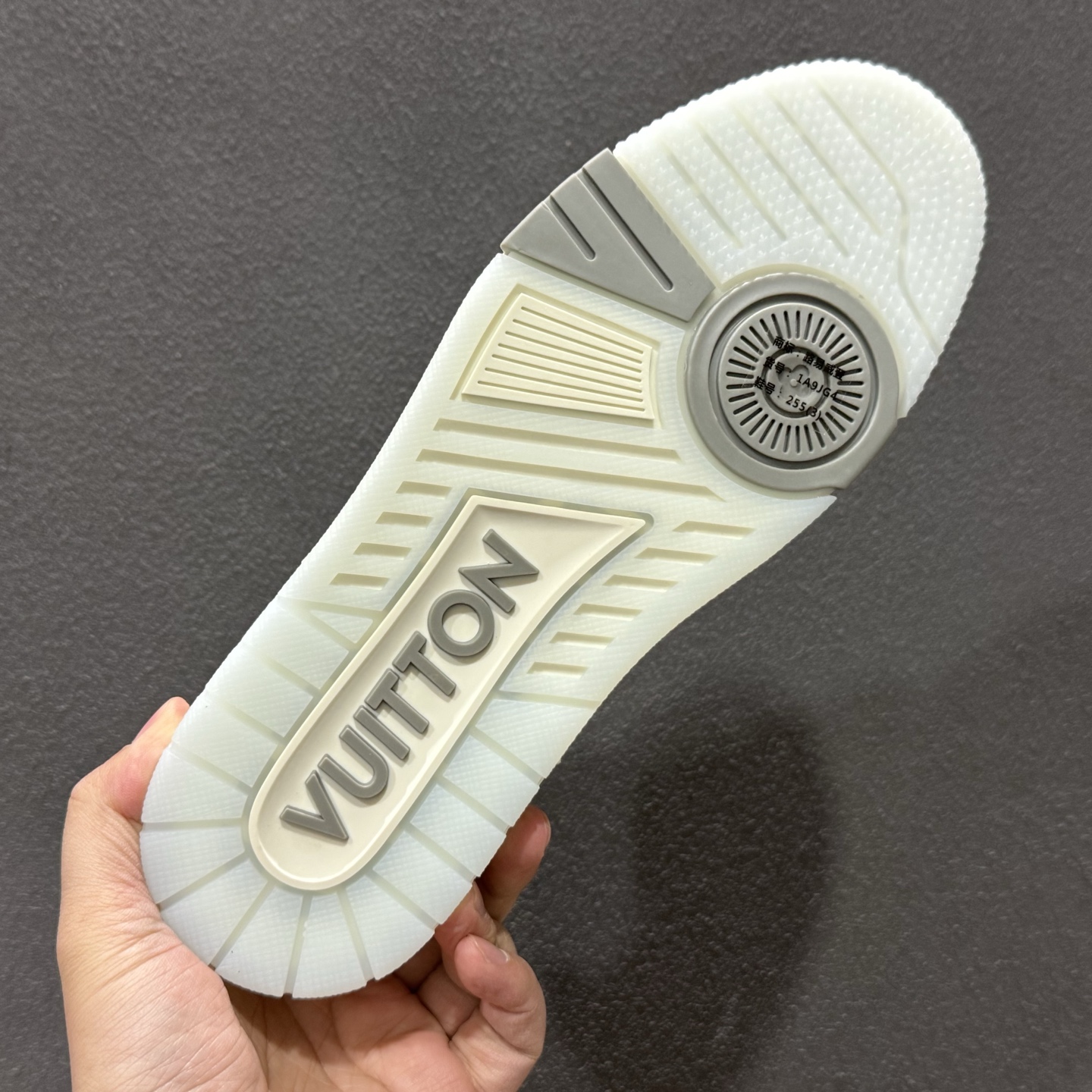 600 LOUIS VUITTON Trainer LV 路易威登 独家全新升级最新包装-Chinese UA Cheap High Quatity Brand Clothes Bags handbags Sneakers wholesale wholesaler seller from China Factory suppliers Fashion Clothing Shoes best Quality Beautiful Price 600 LOUIS VUITTON Trainer LV 路易威登 独家全新升级最新包装