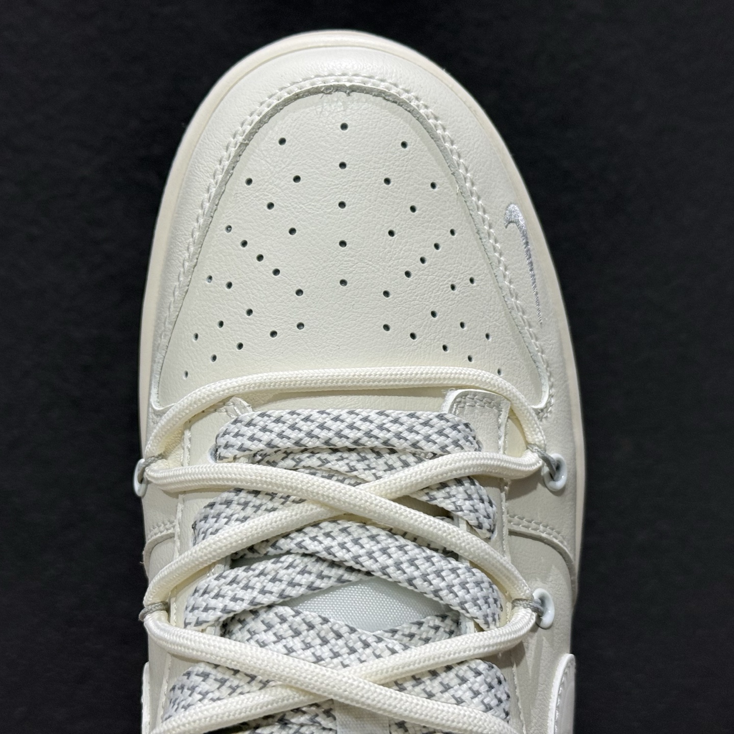 300 Nike SB Dunk Low 米灰三勾绑绳 周年高端定制 低帮休闲板鞋 JP2026-103-Chinese UA Cheap High Quatity Brand Clothes Bags handbags Sneakers wholesale wholesaler seller from China Factory suppliers Fashion Clothing Shoes best Quality Beautiful Price 300 Nike SB Dunk Low 米灰三勾绑绳 周年高端定制 低帮休闲板鞋 JP2026-103