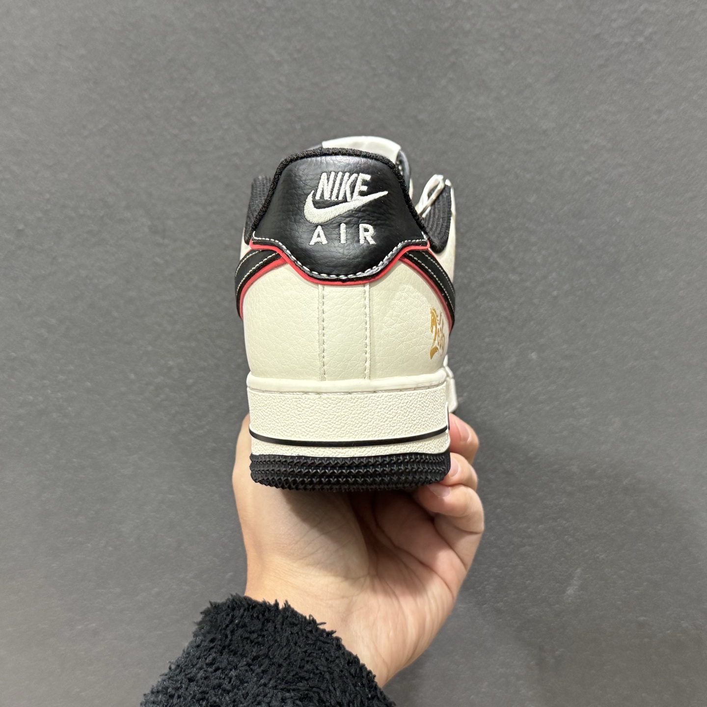 260 NIke Air Force 1 '07 Low “马年限定-米黑红金马”空军一号 低帮 运动鞋 HT5088-616