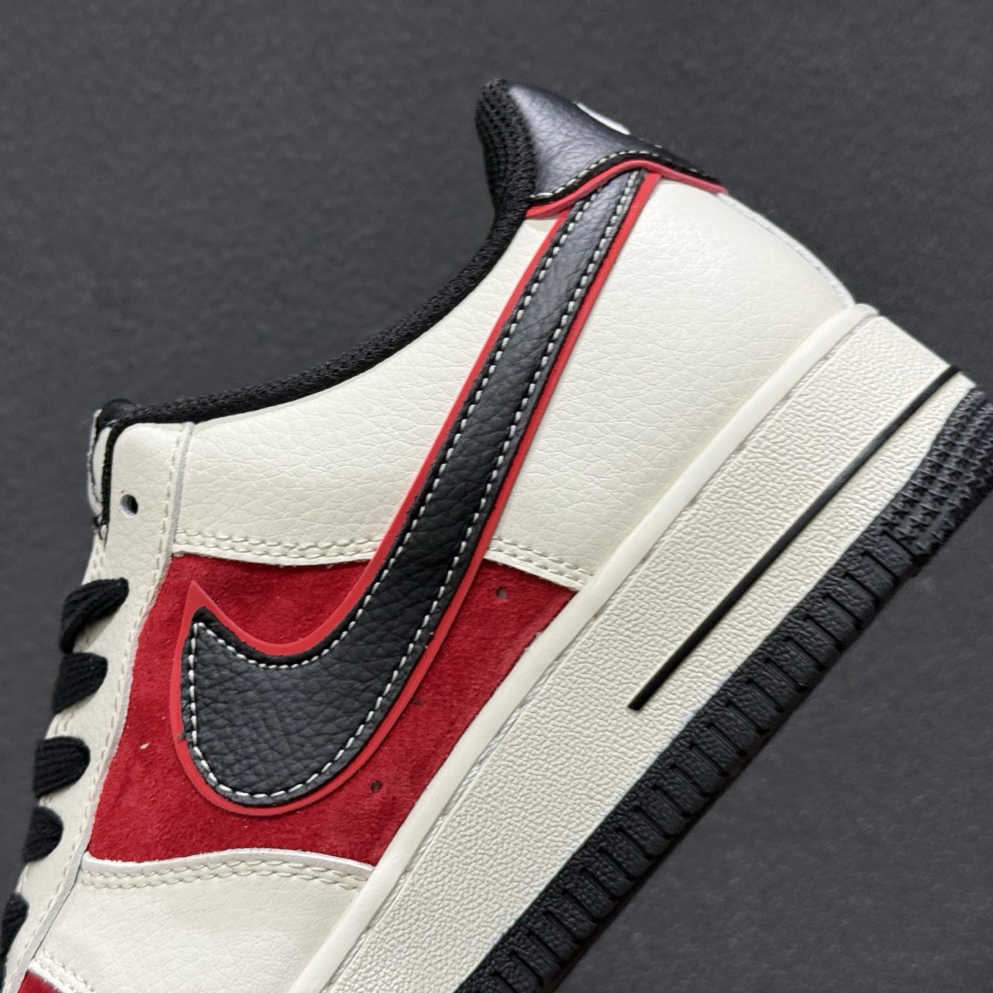 260 NIke Air Force 1 '07 Low “马年限定-米黑红金马”空军一号 低帮 运动鞋 HT5088-616