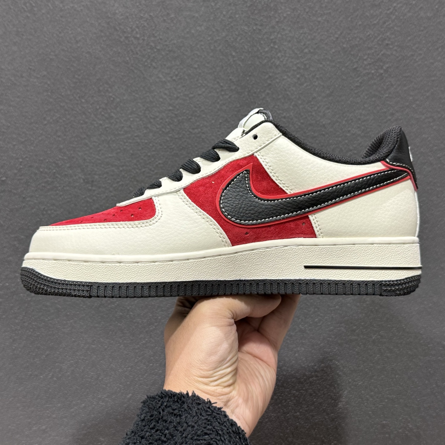 260 NIke Air Force 1 '07 Low “马年限定-米黑红金马”空军一号 低帮 运动鞋 HT5088-616