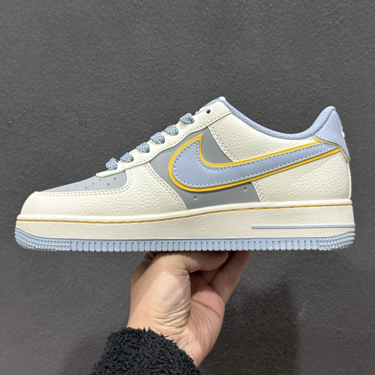 260 NIke Air Force 1 '07 Low “小米联名-Su7 ultra”空军一号 低帮 运动鞋 休闲鞋 XX3168-215-Chinese UA Cheap High Quatity Brand Clothes Bags handbags Sneakers wholesale wholesaler seller from China Factory suppliers Fashion Clothing Shoes best Quality Beautiful Price 260 NIke Air Force 1 '07 Low “小米联名-Su7 ultra”空军一号 低帮 运动鞋 休闲鞋 XX3168-215