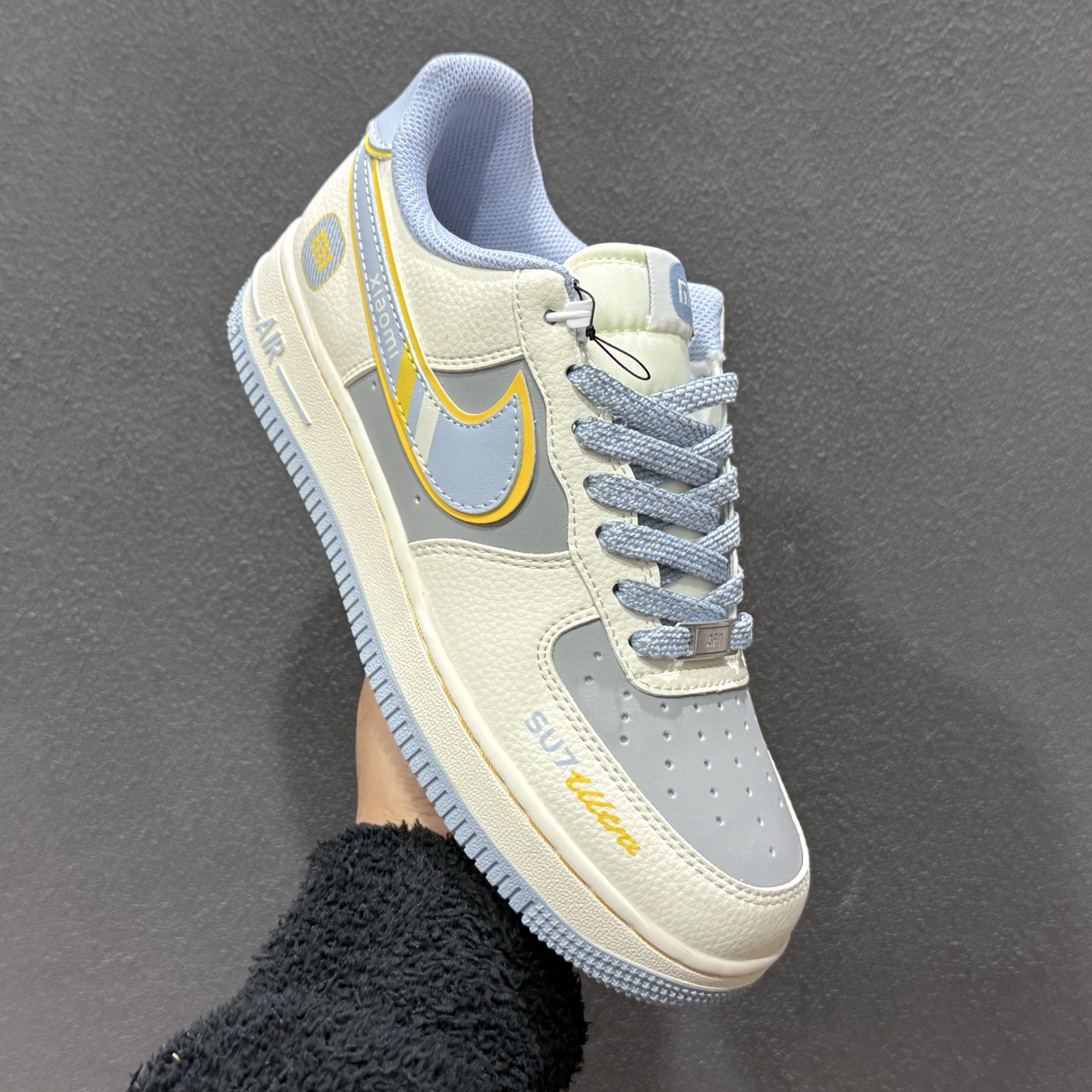 260 NIke Air Force 1 '07 Low “小米联名-Su7 ultra”空军一号 低帮 运动鞋 休闲鞋 XX3168-215-Chinese UA Cheap High Quatity Brand Clothes Bags handbags Sneakers wholesale wholesaler seller from China Factory suppliers Fashion Clothing Shoes best Quality Beautiful Price 260 NIke Air Force 1 '07 Low “小米联名-Su7 ultra”空军一号 低帮 运动鞋 休闲鞋 XX3168-215