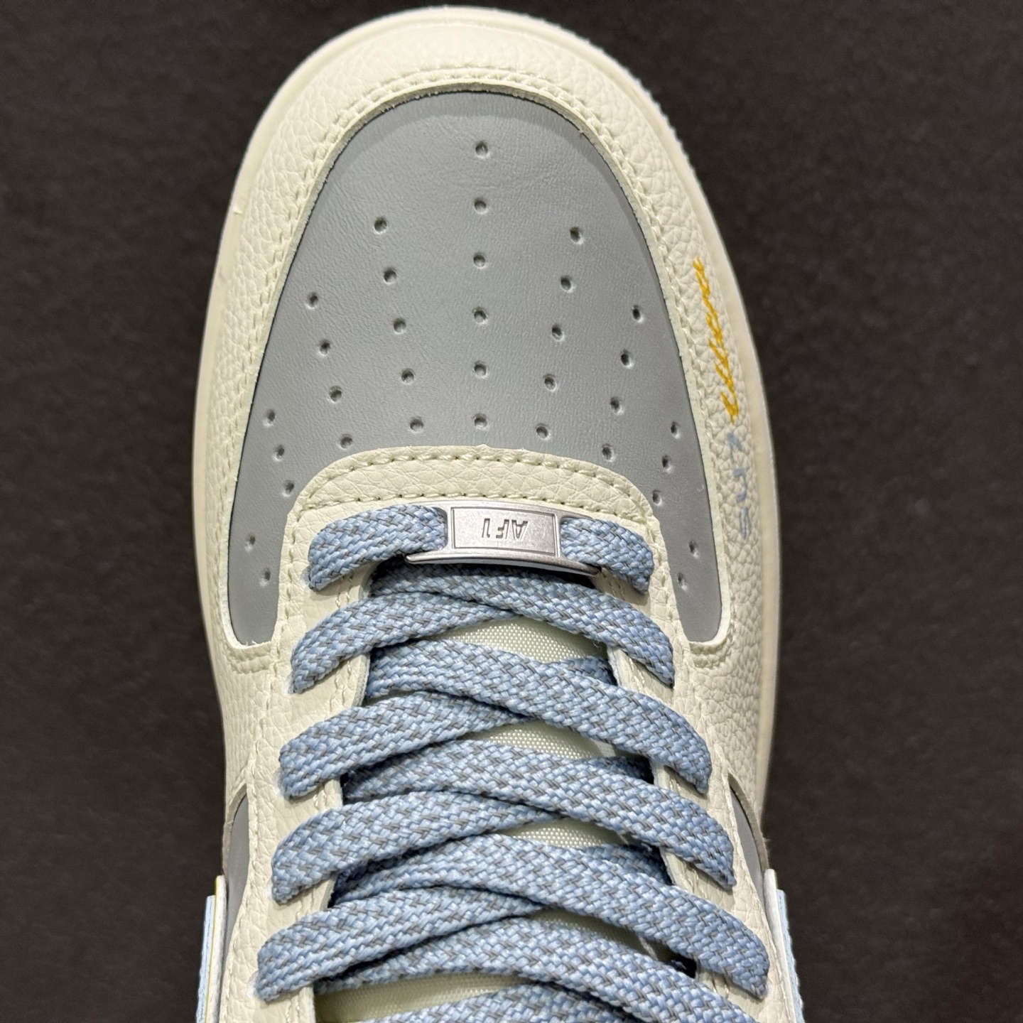 260 NIke Air Force 1 '07 Low “小米联名-Su7 ultra”空军一号 低帮 运动鞋 休闲鞋 XX3168-215-Chinese UA Cheap High Quatity Brand Clothes Bags handbags Sneakers wholesale wholesaler seller from China Factory suppliers Fashion Clothing Shoes best Quality Beautiful Price 260 NIke Air Force 1 '07 Low “小米联名-Su7 ultra”空军一号 低帮 运动鞋 休闲鞋 XX3168-215