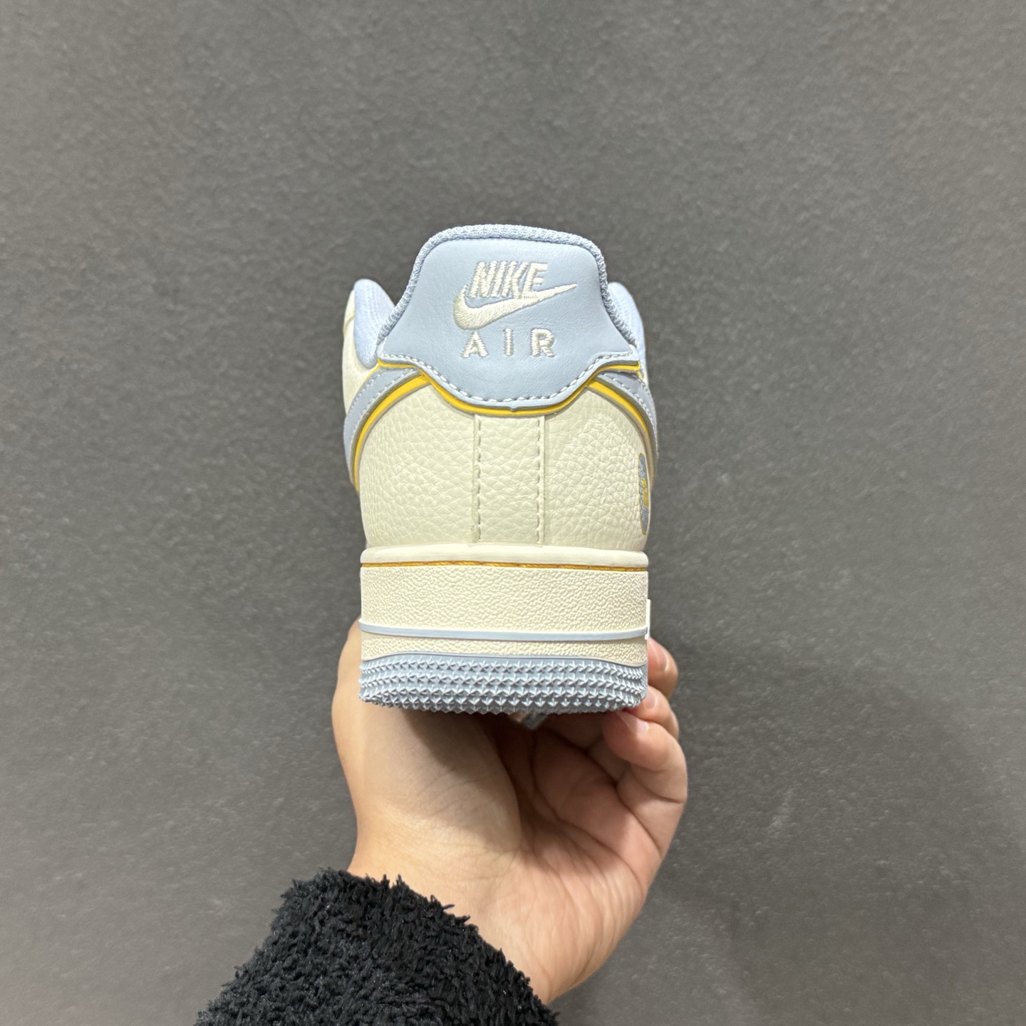 260 NIke Air Force 1 '07 Low “小米联名-Su7 ultra”空军一号 低帮 运动鞋 休闲鞋 XX3168-215-Chinese UA Cheap High Quatity Brand Clothes Bags handbags Sneakers wholesale wholesaler seller from China Factory suppliers Fashion Clothing Shoes best Quality Beautiful Price 260 NIke Air Force 1 '07 Low “小米联名-Su7 ultra”空军一号 低帮 运动鞋 休闲鞋 XX3168-215