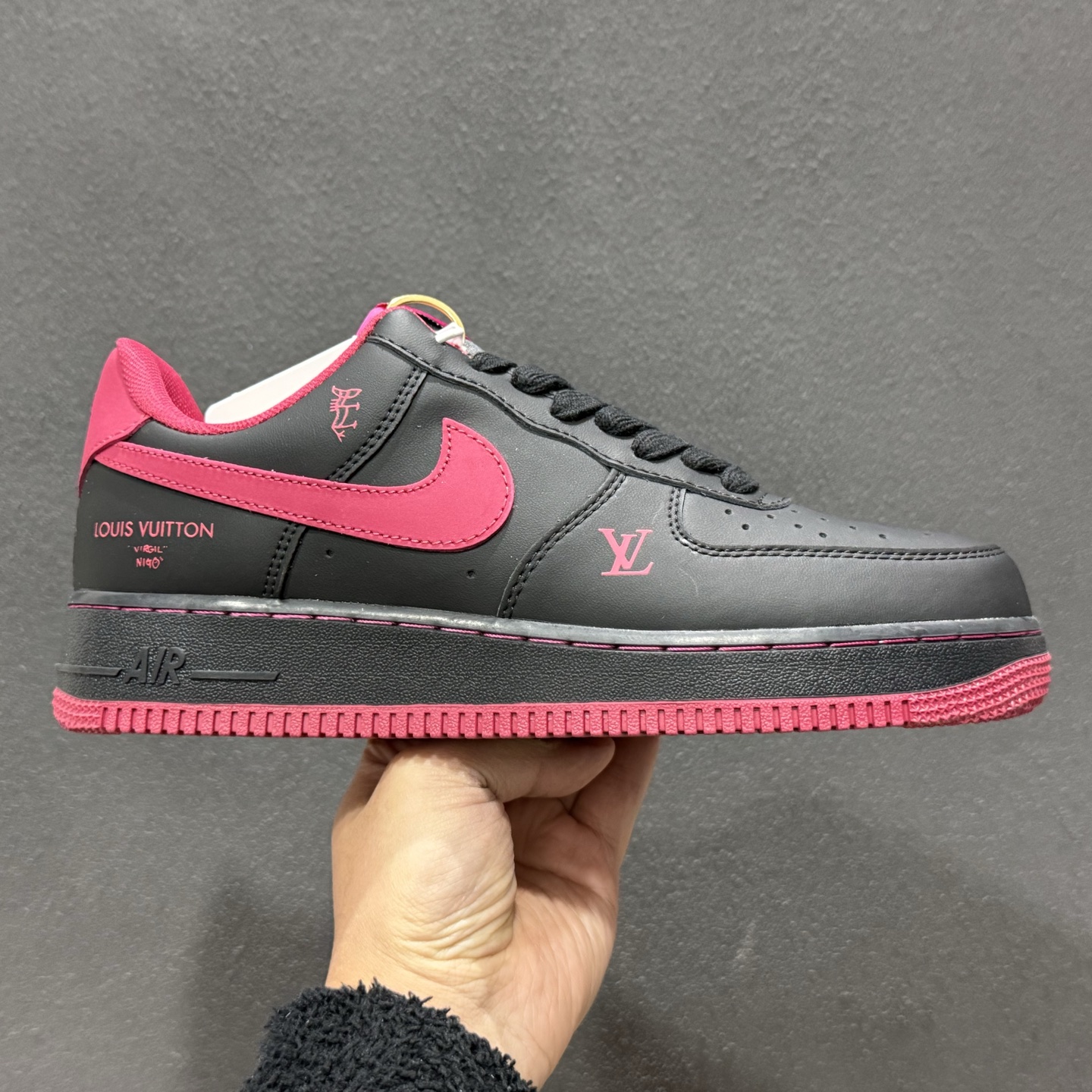 260 NIke Air Force 1 '07 Low “马年限定--墨黑玫红” 空军一号低帮 运动鞋 休闲鞋 FV3694-102-Chinese UA Cheap High Quatity Brand Clothes Bags handbags Sneakers wholesale wholesaler seller from China Factory suppliers Fashion Clothing Shoes best Quality Beautiful Price 260 NIke Air Force 1 '07 Low “马年限定--墨黑玫红” 空军一号低帮 运动鞋 休闲鞋 FV3694-102