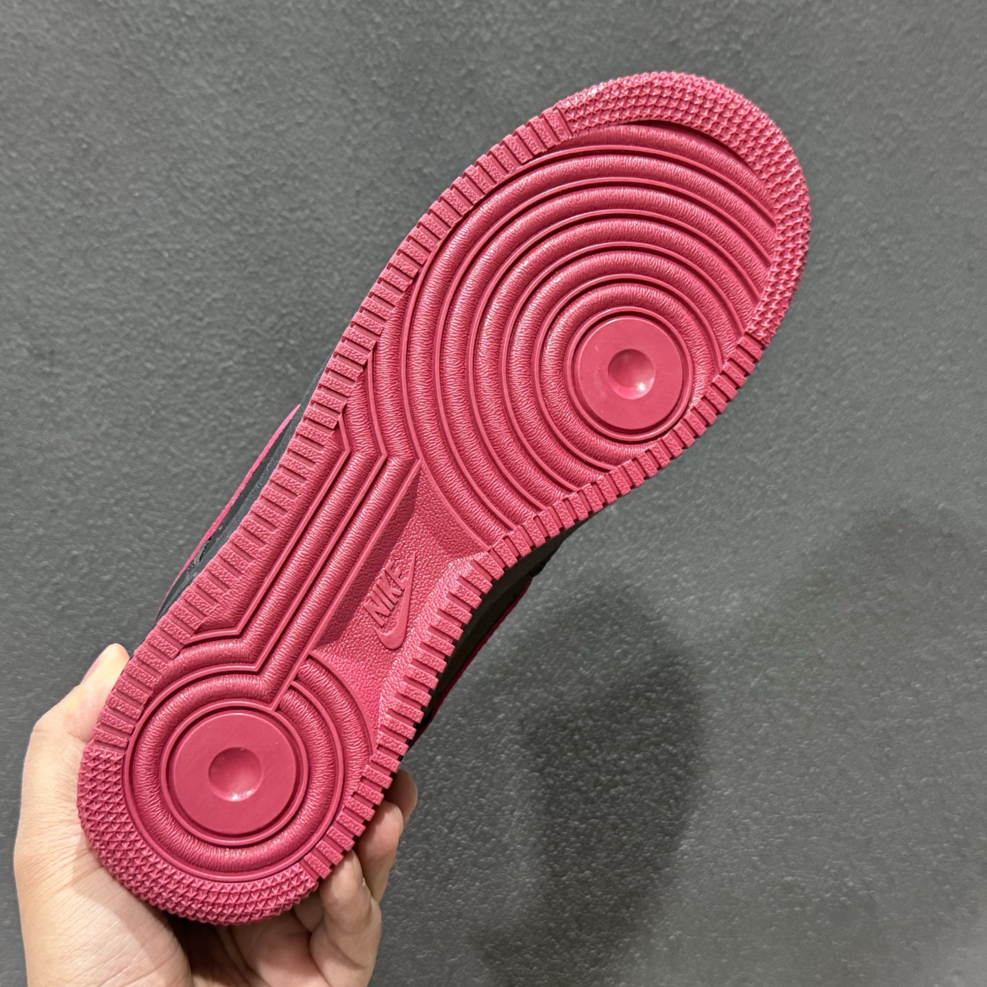 260 NIke Air Force 1 '07 Low “马年限定--墨黑玫红” 空军一号低帮 运动鞋 休闲鞋 FV3694-102-Chinese UA Cheap High Quatity Brand Clothes Bags handbags Sneakers wholesale wholesaler seller from China Factory suppliers Fashion Clothing Shoes best Quality Beautiful Price 260 NIke Air Force 1 '07 Low “马年限定--墨黑玫红” 空军一号低帮 运动鞋 休闲鞋 FV3694-102