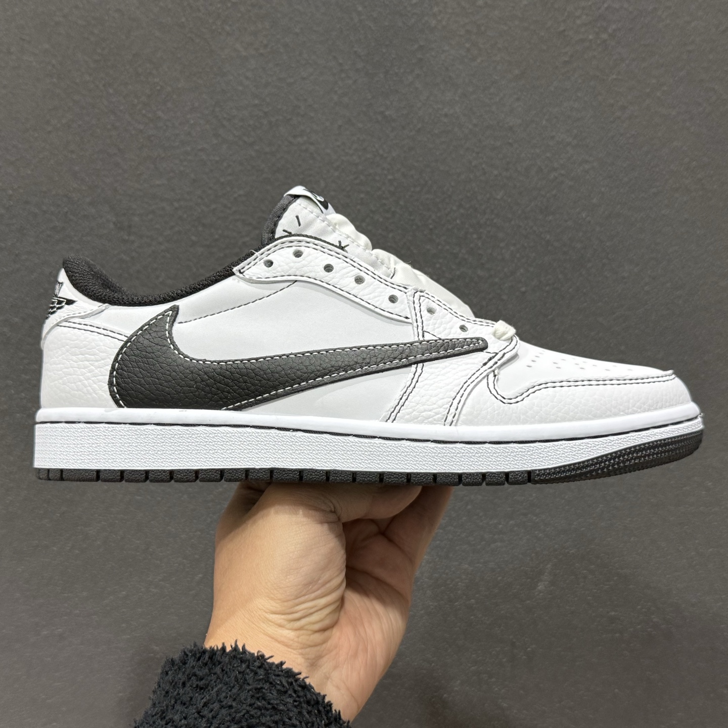 240 Travis Scott x Air Jordan 1 Low AJ1 乔1联名倒勾 XZ6868-001-Chinese UA Cheap High Quatity Brand Clothes Bags handbags Sneakers wholesale wholesaler seller from China Factory suppliers Fashion Clothing Shoes best Quality Beautiful Price 240 Travis Scott x Air Jordan 1 Low AJ1 乔1联名倒勾 XZ6868-001