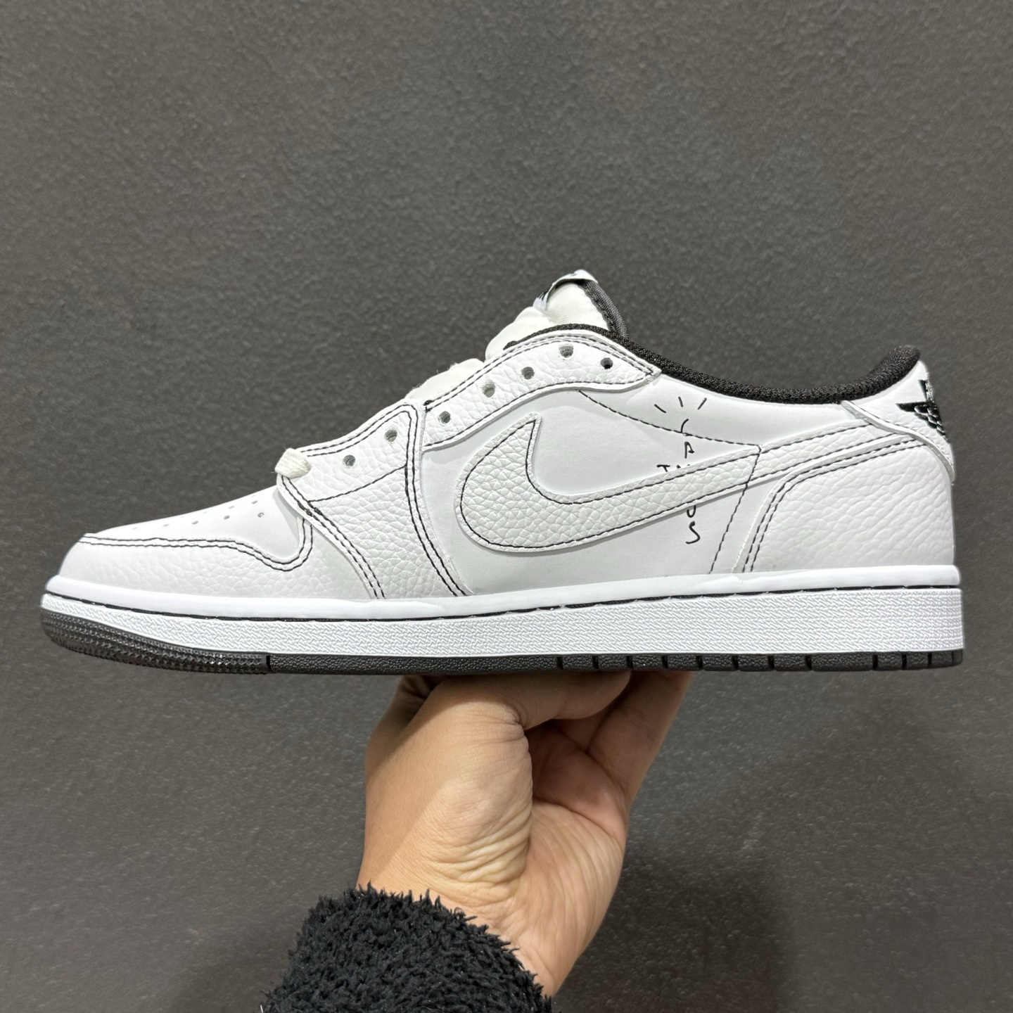 240 Travis Scott x Air Jordan 1 Low AJ1 乔1联名倒勾 XZ6868-001-Chinese UA Cheap High Quatity Brand Clothes Bags handbags Sneakers wholesale wholesaler seller from China Factory suppliers Fashion Clothing Shoes best Quality Beautiful Price 240 Travis Scott x Air Jordan 1 Low AJ1 乔1联名倒勾 XZ6868-001