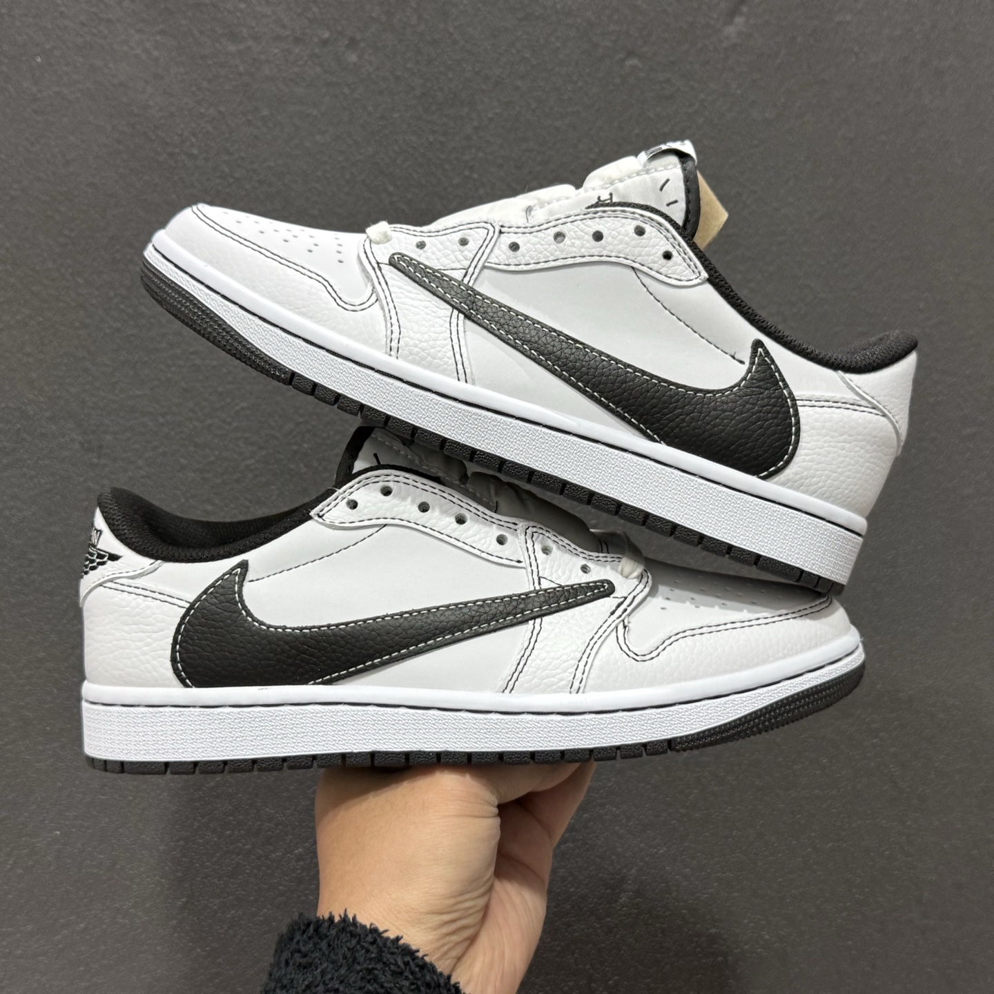 240 Travis Scott x Air Jordan 1 Low AJ1 乔1联名倒勾 XZ6868-001-Chinese UA Cheap High Quatity Brand Clothes Bags handbags Sneakers wholesale wholesaler seller from China Factory suppliers Fashion Clothing Shoes best Quality Beautiful Price 240 Travis Scott x Air Jordan 1 Low AJ1 乔1联名倒勾 XZ6868-001