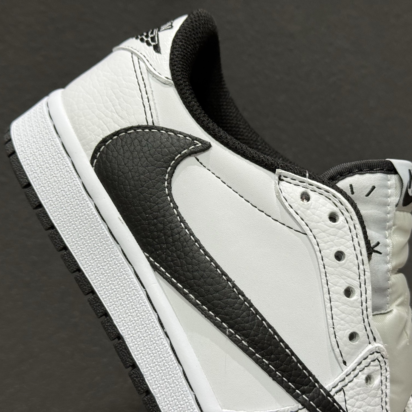 240 Travis Scott x Air Jordan 1 Low AJ1 乔1联名倒勾 XZ6868-001-Chinese UA Cheap High Quatity Brand Clothes Bags handbags Sneakers wholesale wholesaler seller from China Factory suppliers Fashion Clothing Shoes best Quality Beautiful Price 240 Travis Scott x Air Jordan 1 Low AJ1 乔1联名倒勾 XZ6868-001