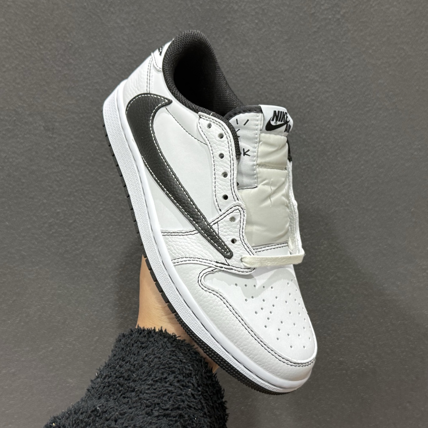 240 Travis Scott x Air Jordan 1 Low AJ1 乔1联名倒勾 XZ6868-001-Chinese UA Cheap High Quatity Brand Clothes Bags handbags Sneakers wholesale wholesaler seller from China Factory suppliers Fashion Clothing Shoes best Quality Beautiful Price 240 Travis Scott x Air Jordan 1 Low AJ1 乔1联名倒勾 XZ6868-001