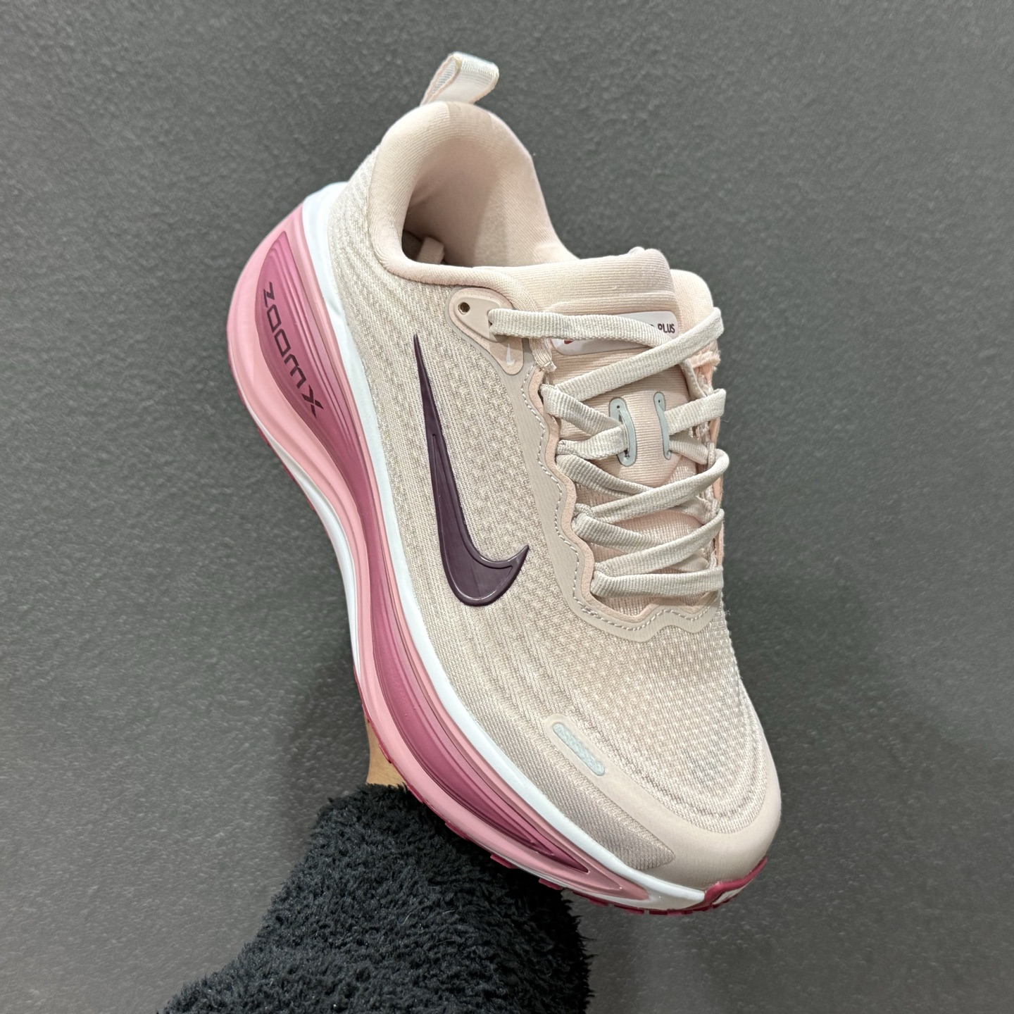 200 纯原版 NK Vomero Plus 网面透气跑步鞋 HV8154-604-Chinese UA Cheap High Quatity Brand Clothes Bags handbags Sneakers wholesale wholesaler seller from China Factory suppliers Fashion Clothing Shoes best Quality Beautiful Price 200 纯原版 NK Vomero Plus 网面透气跑步鞋 HV8154-604