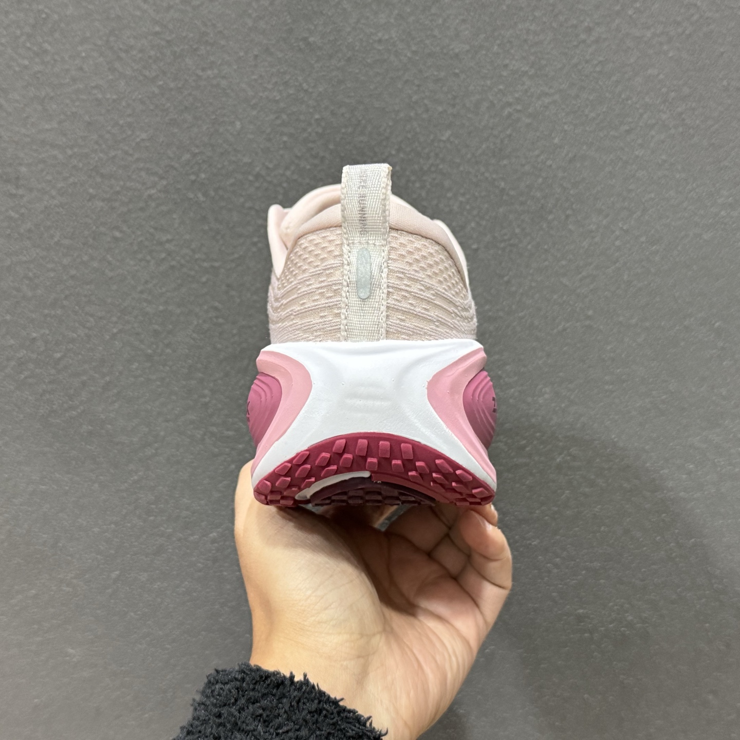 200 纯原版 NK Vomero Plus 网面透气跑步鞋 HV8154-604-Chinese UA Cheap High Quatity Brand Clothes Bags handbags Sneakers wholesale wholesaler seller from China Factory suppliers Fashion Clothing Shoes best Quality Beautiful Price 200 纯原版 NK Vomero Plus 网面透气跑步鞋 HV8154-604