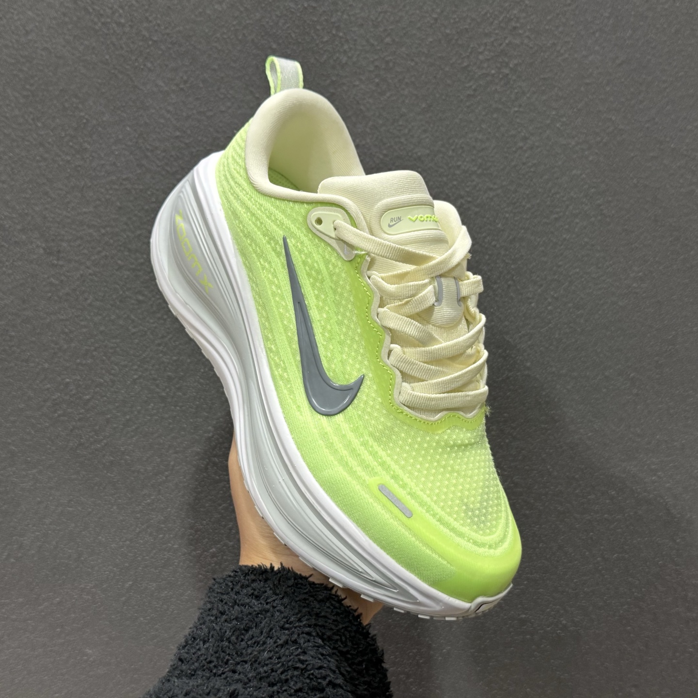 200 纯原版 NK Vomero Plus 网面透气跑步鞋 HV8154-103-Chinese UA Cheap High Quatity Brand Clothes Bags handbags Sneakers wholesale wholesaler seller from China Factory suppliers Fashion Clothing Shoes best Quality Beautiful Price 200 纯原版 NK Vomero Plus 网面透气跑步鞋 HV8154-103