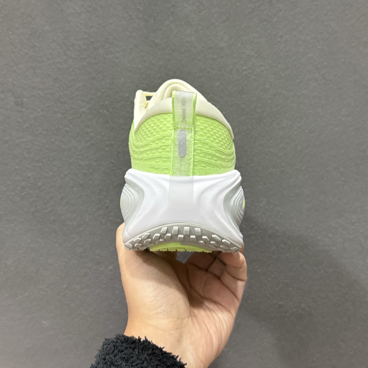 200 纯原版 NK Vomero Plus 网面透气跑步鞋 HV8154-103-Chinese UA Cheap High Quatity Brand Clothes Bags handbags Sneakers wholesale wholesaler seller from China Factory suppliers Fashion Clothing Shoes best Quality Beautiful Price 200 纯原版 NK Vomero Plus 网面透气跑步鞋 HV8154-103