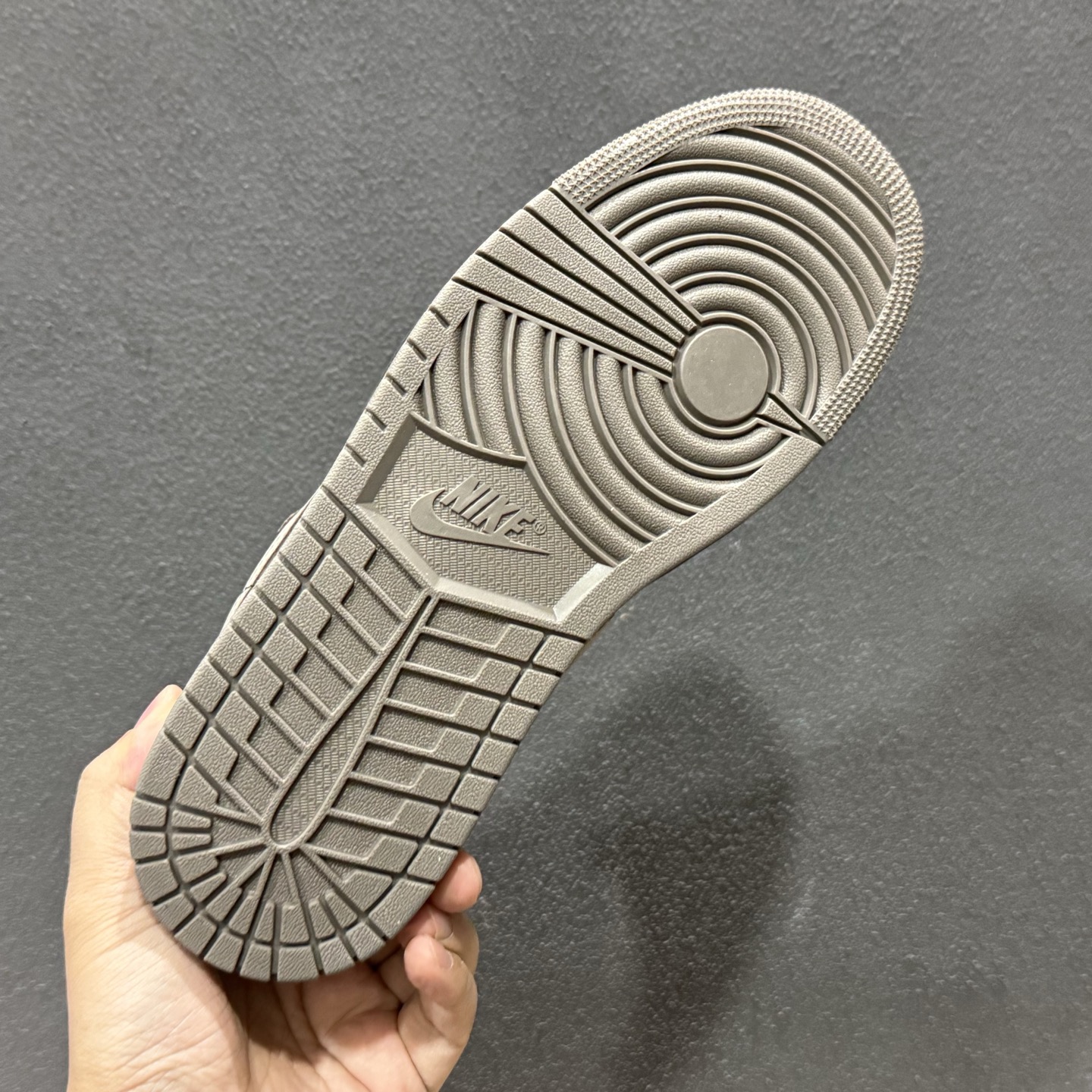 240 Air Jordan 1 Low AJ1 乔1奶茶摩卡 低邦文化休闲板鞋 IB7109-005-Chinese UA Cheap High Quatity Brand Clothes Bags handbags Sneakers wholesale wholesaler seller from China Factory suppliers Fashion Clothing Shoes best Quality Beautiful Price 240 Air Jordan 1 Low AJ1 乔1奶茶摩卡 低邦文化休闲板鞋 IB7109-005