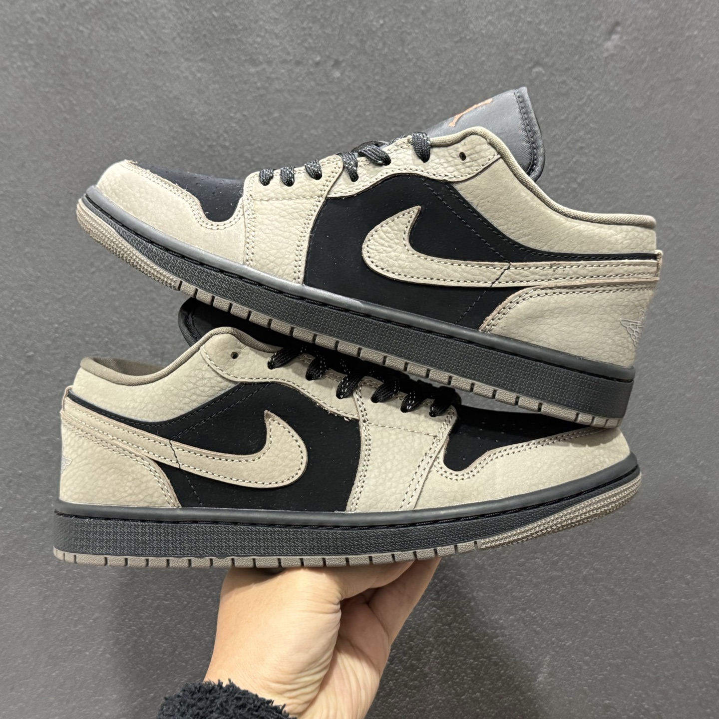 240 Air Jordan 1 Low AJ1 乔1奶茶摩卡 低邦文化休闲板鞋 IB7109-005-Chinese UA Cheap High Quatity Brand Clothes Bags handbags Sneakers wholesale wholesaler seller from China Factory suppliers Fashion Clothing Shoes best Quality Beautiful Price 240 Air Jordan 1 Low AJ1 乔1奶茶摩卡 低邦文化休闲板鞋 IB7109-005