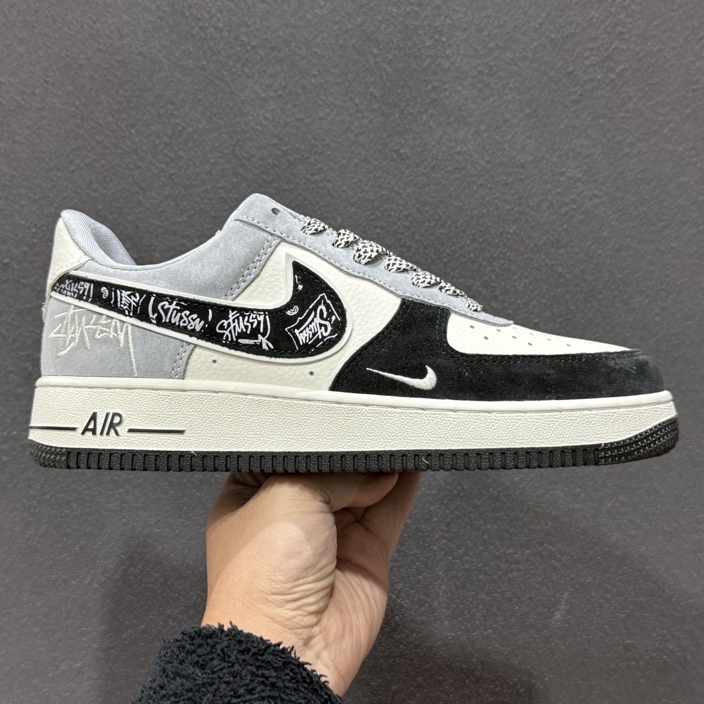 260 街头格调拉满,AF1 低帮涂鸦款炸街首选 当经典的 Nike Air Force 1 Low 遇上涂鸦艺术黑白灰-Chinese UA Cheap High Quatity Brand Clothes Bags handbags Sneakers wholesale wholesaler seller from China Factory suppliers Fashion Clothing Shoes best Quality Beautiful Price 260 街头格调拉满,AF1 低帮涂鸦款炸街首选 当经典的 Nike Air Force 1 Low 遇上涂鸦艺术黑白灰