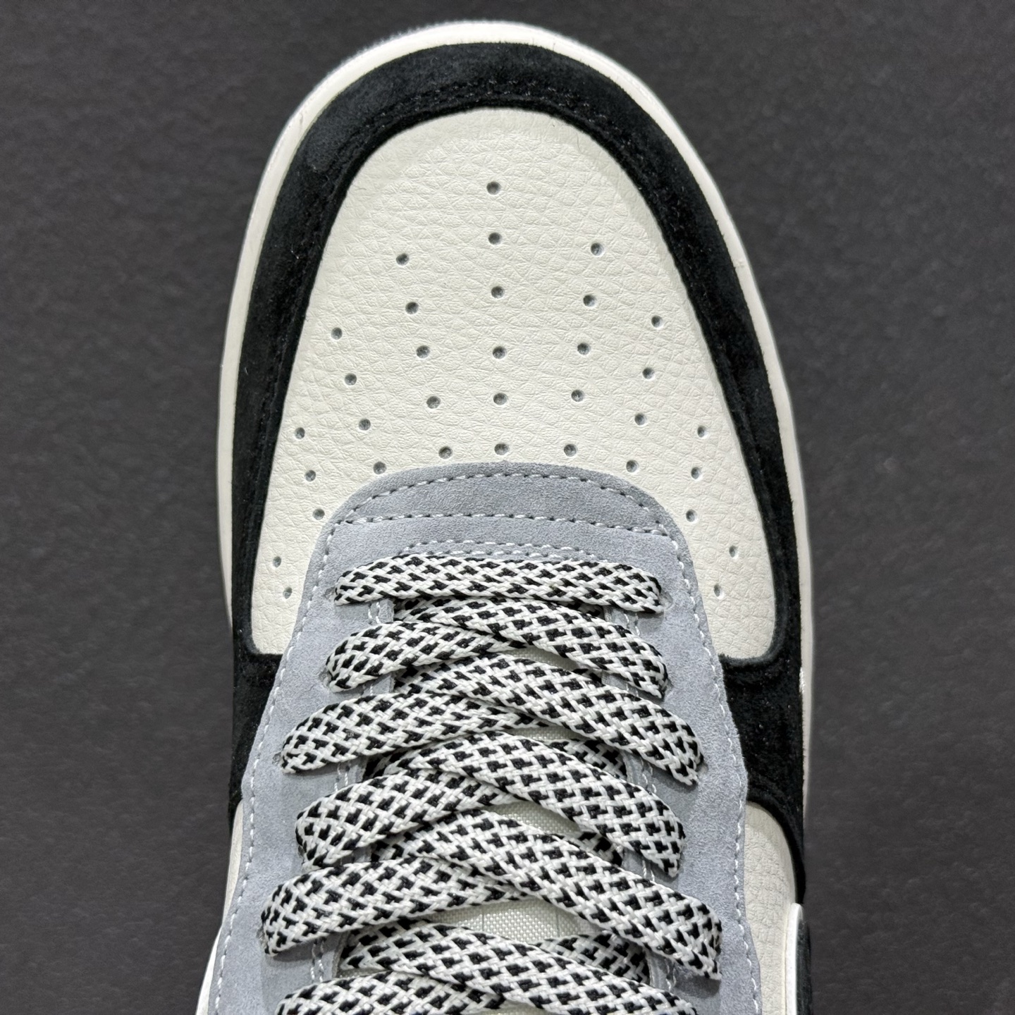 260 街头格调拉满,AF1 低帮涂鸦款炸街首选 当经典的 Nike Air Force 1 Low 遇上涂鸦艺术黑白灰-Chinese UA Cheap High Quatity Brand Clothes Bags handbags Sneakers wholesale wholesaler seller from China Factory suppliers Fashion Clothing Shoes best Quality Beautiful Price 260 街头格调拉满,AF1 低帮涂鸦款炸街首选 当经典的 Nike Air Force 1 Low 遇上涂鸦艺术黑白灰
