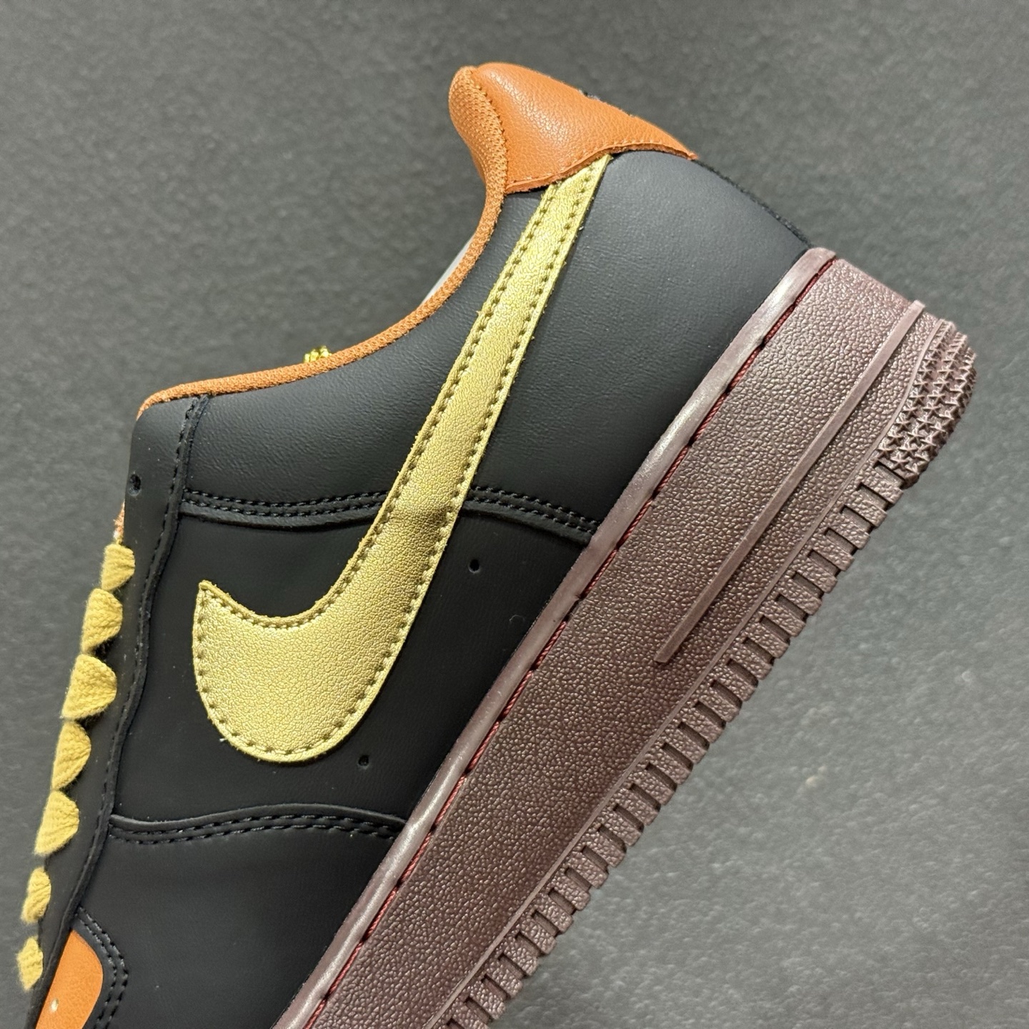 260 NIke Air Force 1 '07 Low “马年限定--玄黑赤金” 空军一号低帮 运动鞋 FV3694-101-Chinese UA Cheap High Quatity Brand Clothes Bags handbags Sneakers wholesale wholesaler seller from China Factory suppliers Fashion Clothing Shoes best Quality Beautiful Price 260 NIke Air Force 1 '07 Low “马年限定--玄黑赤金” 空军一号低帮 运动鞋 FV3694-101