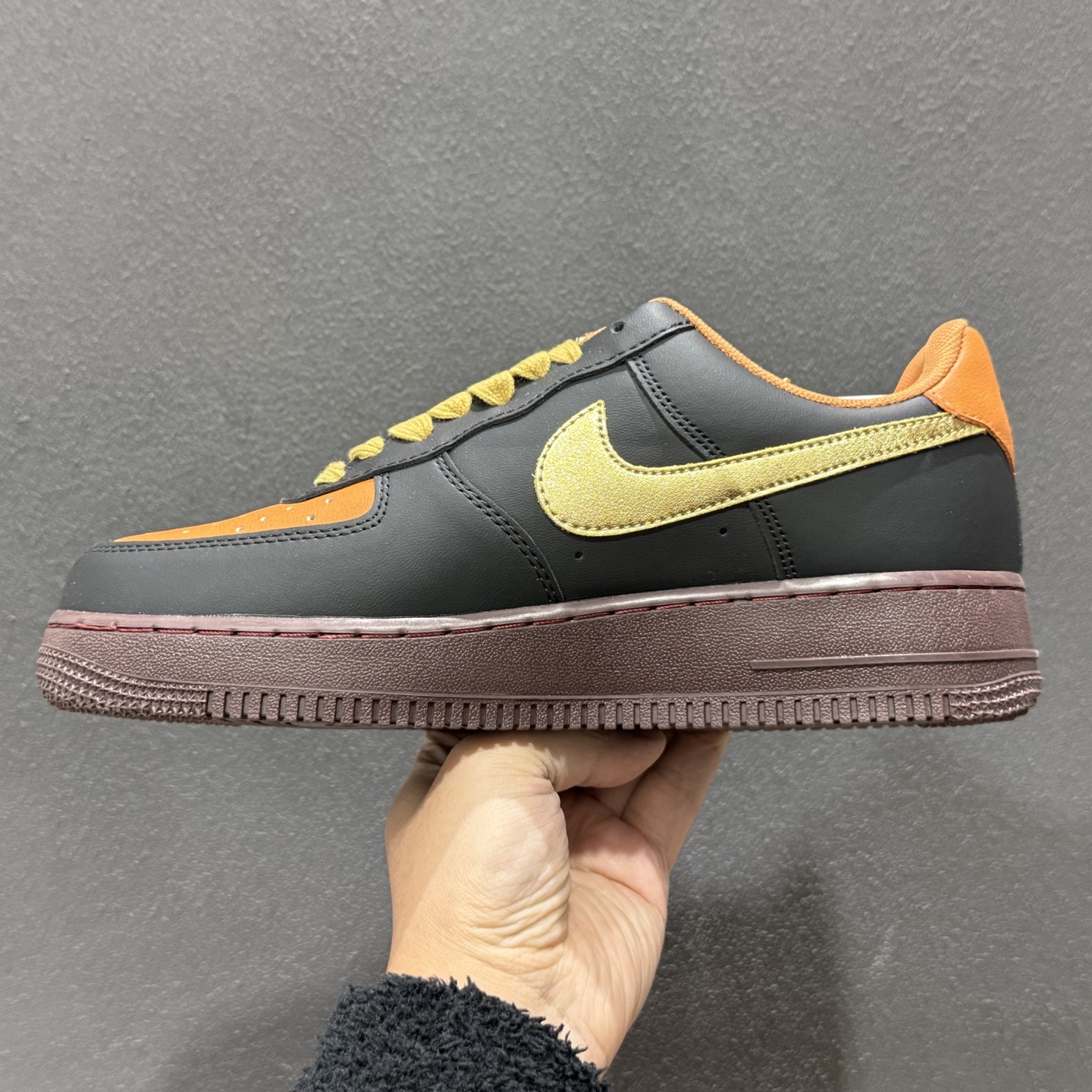 260 NIke Air Force 1 '07 Low “马年限定--玄黑赤金” 空军一号低帮 运动鞋 FV3694-101-Chinese UA Cheap High Quatity Brand Clothes Bags handbags Sneakers wholesale wholesaler seller from China Factory suppliers Fashion Clothing Shoes best Quality Beautiful Price 260 NIke Air Force 1 '07 Low “马年限定--玄黑赤金” 空军一号低帮 运动鞋 FV3694-101