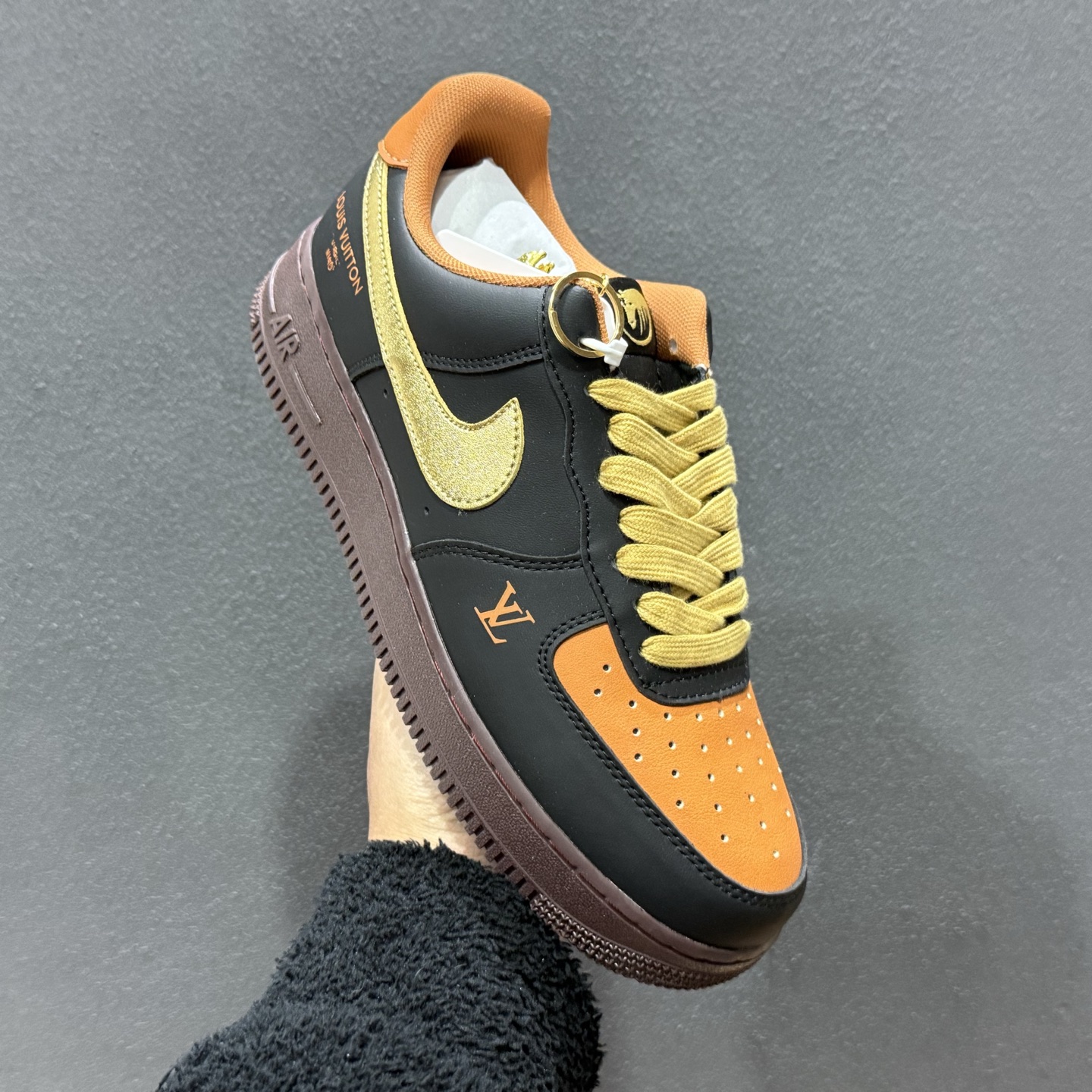 260 NIke Air Force 1 '07 Low “马年限定--玄黑赤金” 空军一号低帮 运动鞋 FV3694-101-Chinese UA Cheap High Quatity Brand Clothes Bags handbags Sneakers wholesale wholesaler seller from China Factory suppliers Fashion Clothing Shoes best Quality Beautiful Price 260 NIke Air Force 1 '07 Low “马年限定--玄黑赤金” 空军一号低帮 运动鞋 FV3694-101