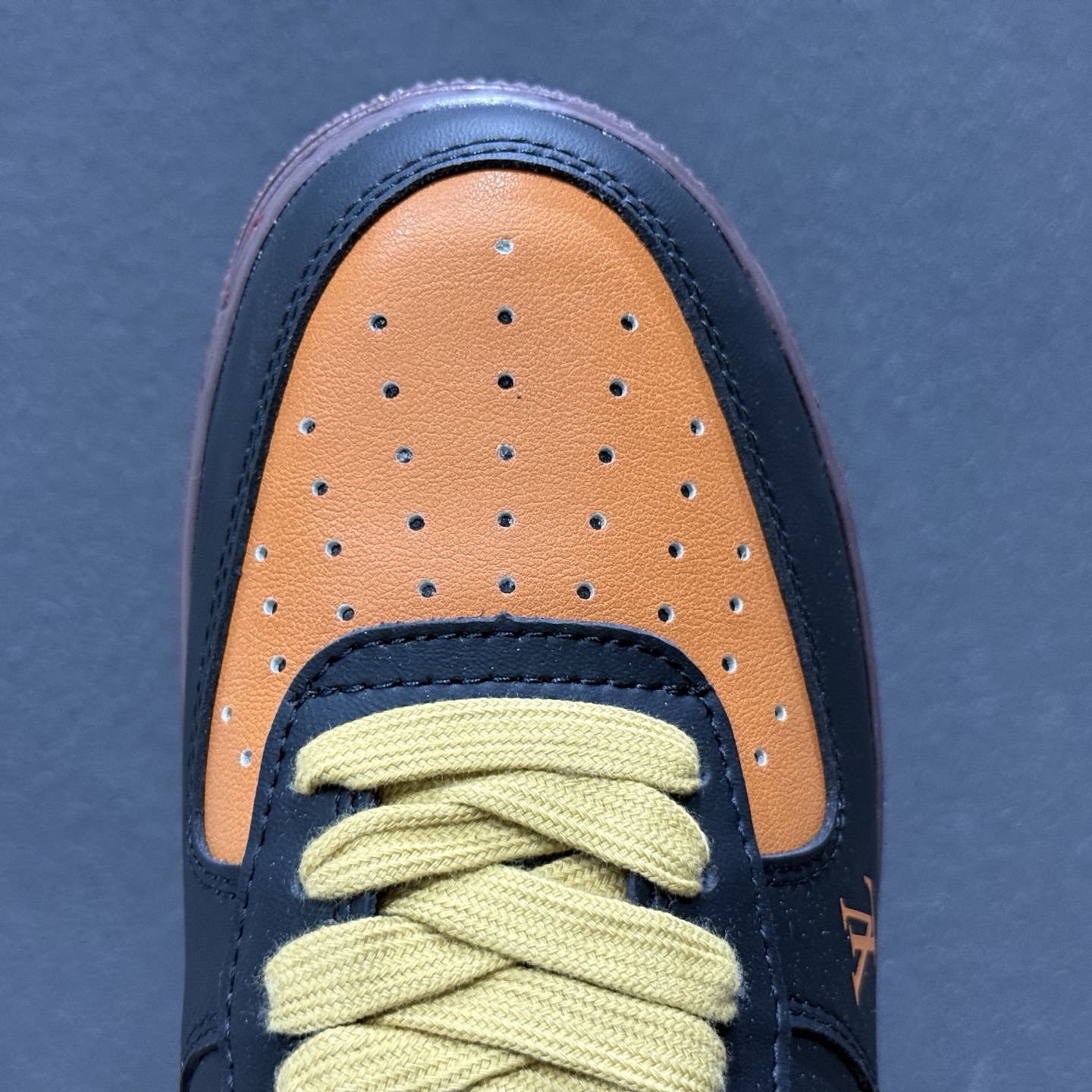 260 NIke Air Force 1 '07 Low “马年限定--玄黑赤金” 空军一号低帮 运动鞋 FV3694-101-Chinese UA Cheap High Quatity Brand Clothes Bags handbags Sneakers wholesale wholesaler seller from China Factory suppliers Fashion Clothing Shoes best Quality Beautiful Price 260 NIke Air Force 1 '07 Low “马年限定--玄黑赤金” 空军一号低帮 运动鞋 FV3694-101