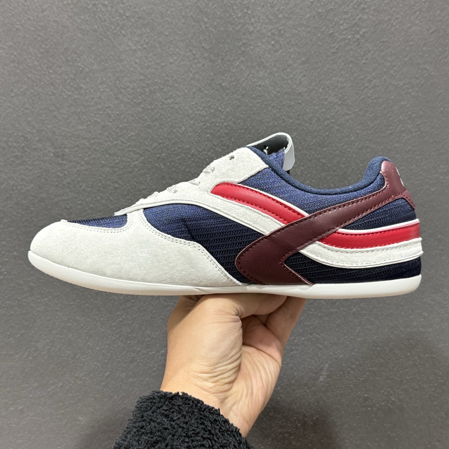 200 Miu Miu Gymnasium SS25春夏系列 缪缪绒面革圆头系带低帮生活休闲鞋 5E428E-102-Chinese UA Cheap High Quatity Brand Clothes Bags handbags Sneakers wholesale wholesaler seller from China Factory suppliers Fashion Clothing Shoes best Quality Beautiful Price 200 Miu Miu Gymnasium SS25春夏系列 缪缪绒面革圆头系带低帮生活休闲鞋 5E428E-102