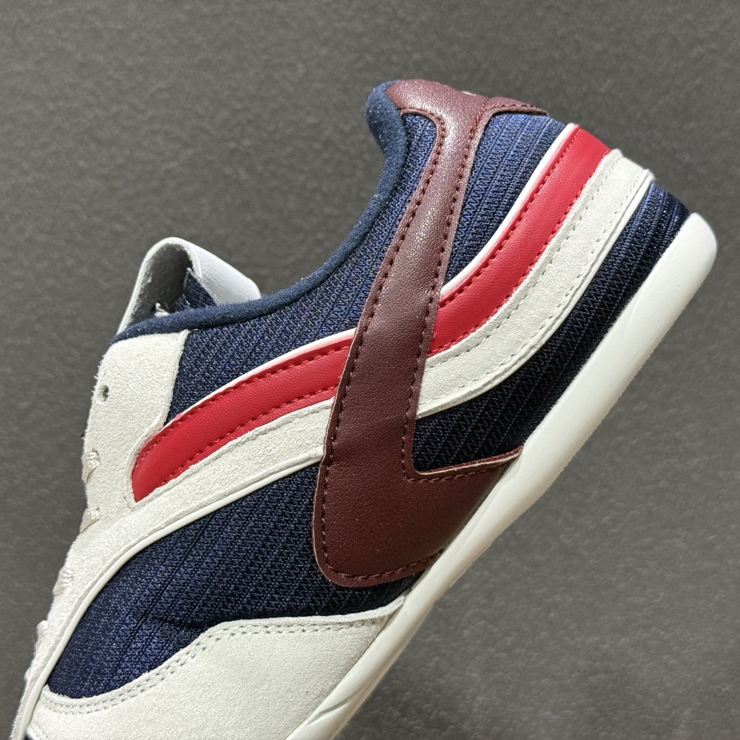 200 Miu Miu Gymnasium SS25春夏系列 缪缪绒面革圆头系带低帮生活休闲鞋 5E428E-102-Chinese UA Cheap High Quatity Brand Clothes Bags handbags Sneakers wholesale wholesaler seller from China Factory suppliers Fashion Clothing Shoes best Quality Beautiful Price 200 Miu Miu Gymnasium SS25春夏系列 缪缪绒面革圆头系带低帮生活休闲鞋 5E428E-102