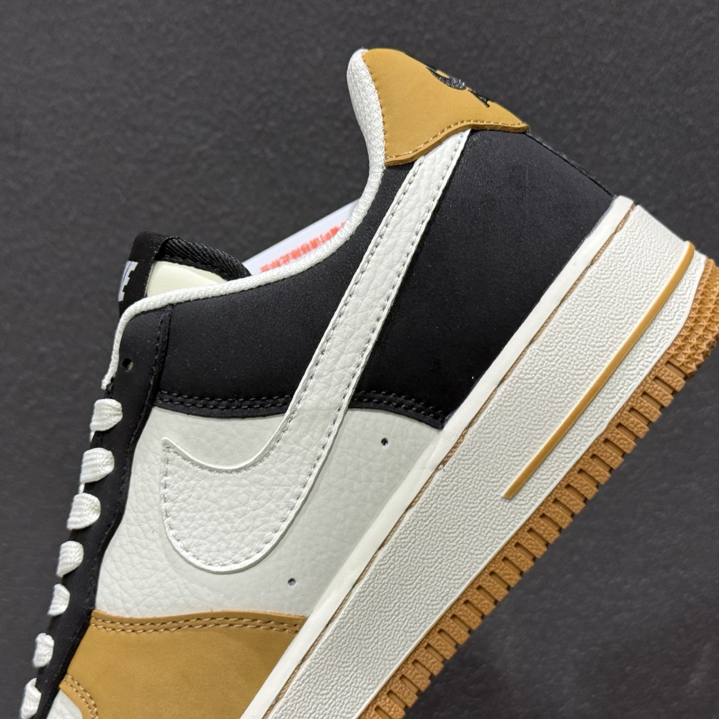260 NIke Air Force 1 '07 Low 白麦耀黑拼接 空军一号低帮 运动鞋 IH0687-700-Chinese UA Cheap High Quatity Brand Clothes Bags handbags Sneakers wholesale wholesaler seller from China Factory suppliers Fashion Clothing Shoes best Quality Beautiful Price 260 NIke Air Force 1 '07 Low 白麦耀黑拼接 空军一号低帮 运动鞋 IH0687-700