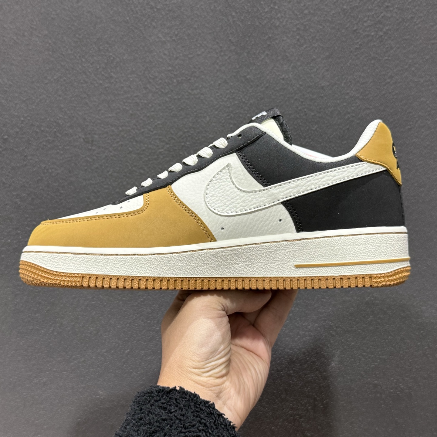 260 NIke Air Force 1 '07 Low 白麦耀黑拼接 空军一号低帮 运动鞋 IH0687-700-Chinese UA Cheap High Quatity Brand Clothes Bags handbags Sneakers wholesale wholesaler seller from China Factory suppliers Fashion Clothing Shoes best Quality Beautiful Price 260 NIke Air Force 1 '07 Low 白麦耀黑拼接 空军一号低帮 运动鞋 IH0687-700