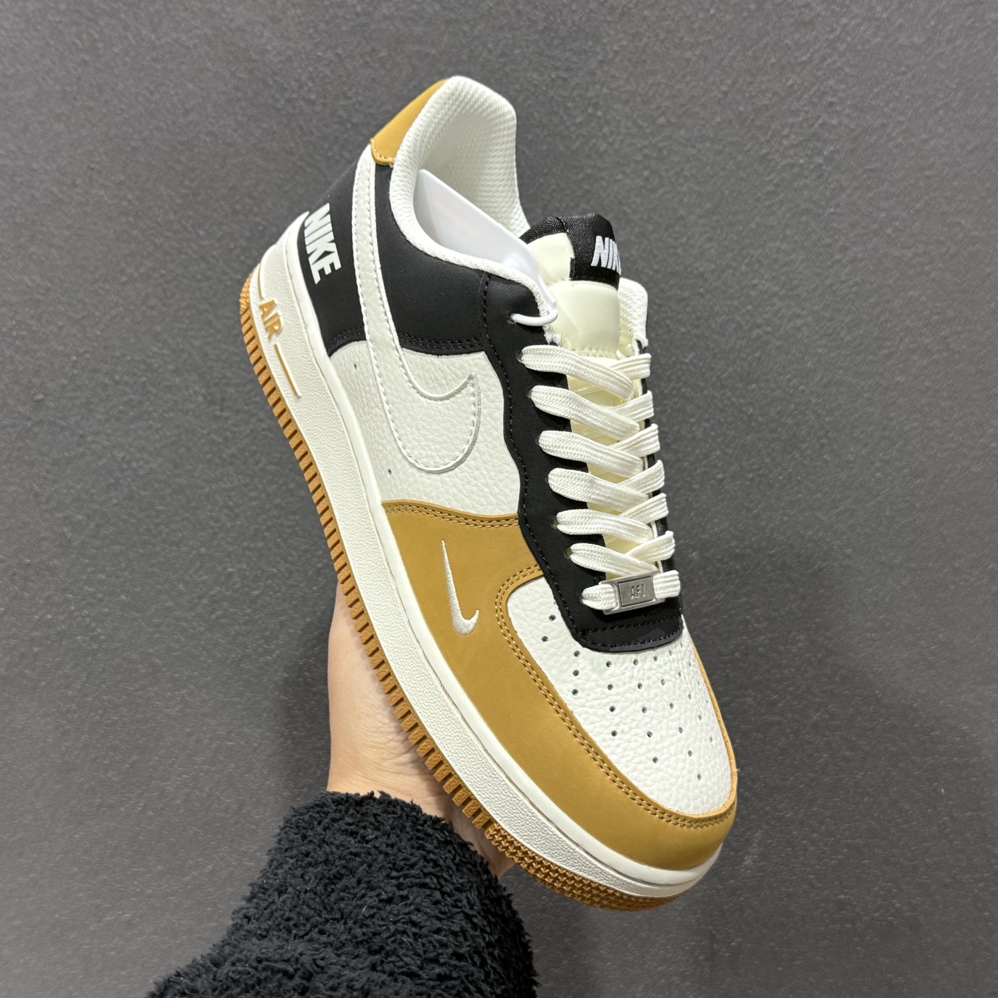 260 NIke Air Force 1 '07 Low 白麦耀黑拼接 空军一号低帮 运动鞋 IH0687-700-Chinese UA Cheap High Quatity Brand Clothes Bags handbags Sneakers wholesale wholesaler seller from China Factory suppliers Fashion Clothing Shoes best Quality Beautiful Price 260 NIke Air Force 1 '07 Low 白麦耀黑拼接 空军一号低帮 运动鞋 IH0687-700