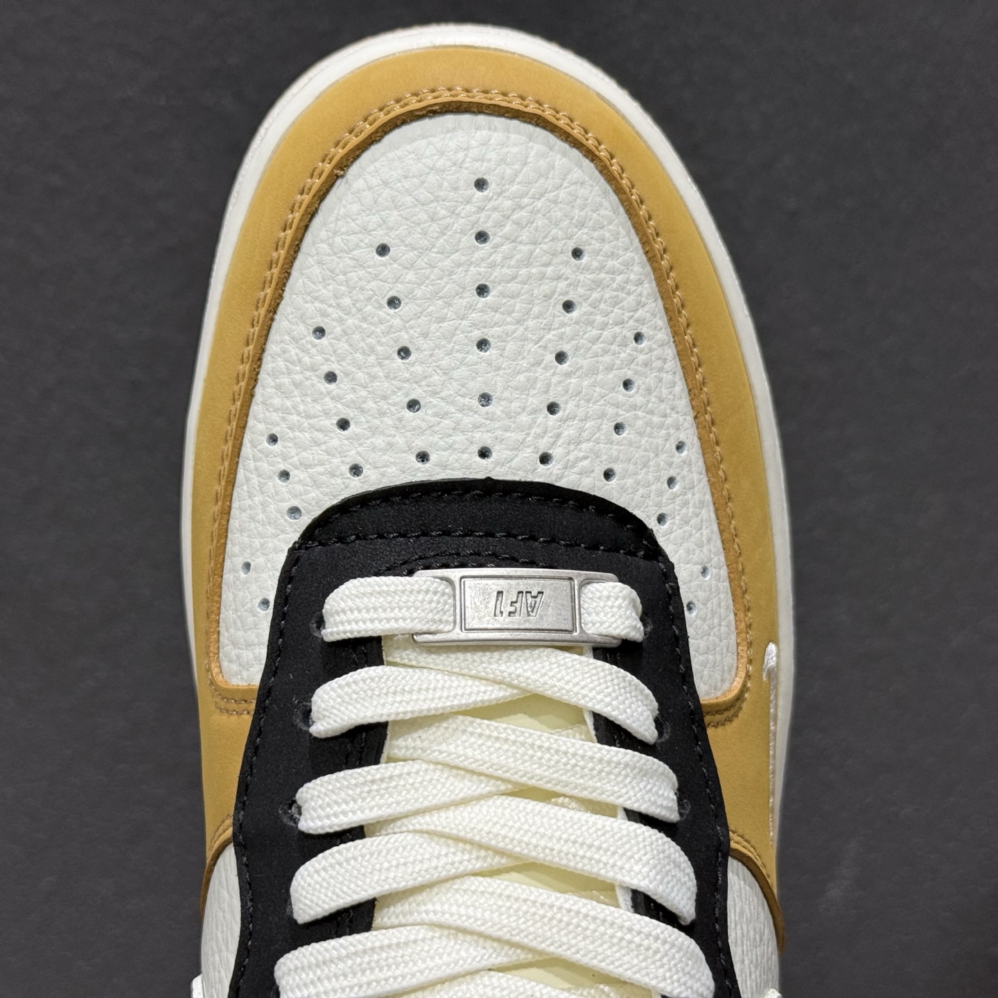 260 NIke Air Force 1 '07 Low 白麦耀黑拼接 空军一号低帮 运动鞋 IH0687-700-Chinese UA Cheap High Quatity Brand Clothes Bags handbags Sneakers wholesale wholesaler seller from China Factory suppliers Fashion Clothing Shoes best Quality Beautiful Price 260 NIke Air Force 1 '07 Low 白麦耀黑拼接 空军一号低帮 运动鞋 IH0687-700